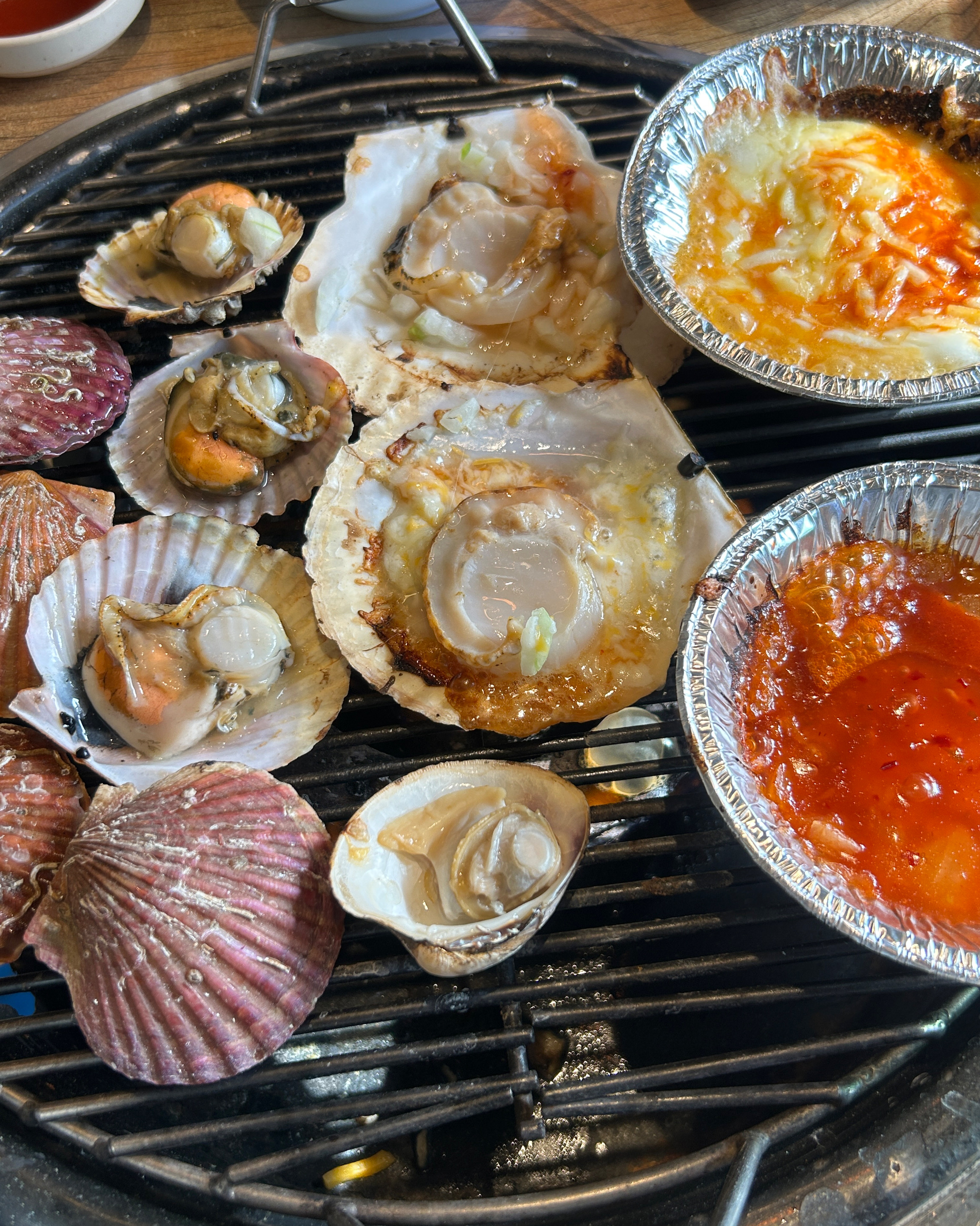 사장님도 너무 친절하시고 조개 맛있게 먹는 법도 잘 알려주십니당ㅎㅎㅎ 무한리필인데 처음 주
