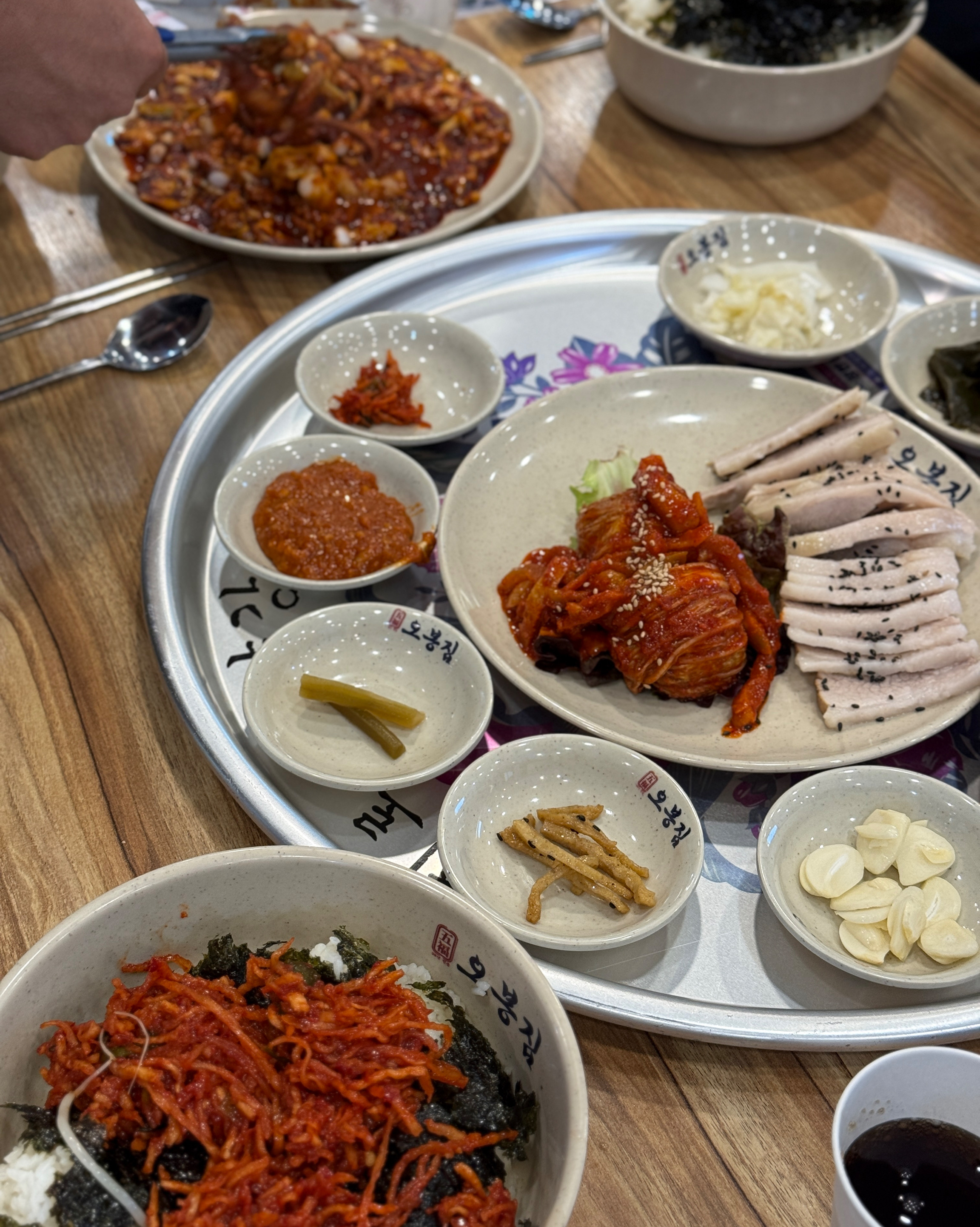 음식도 완전 금방 나오고 너무 맛있어서 주기적으로 와요!! 아이들 데리고 오기도 좋고 단체
