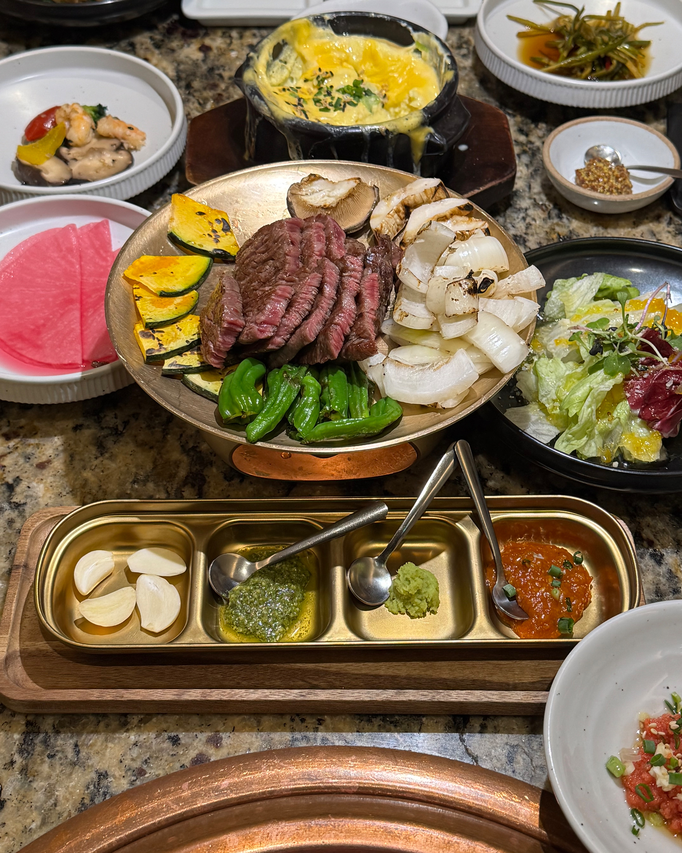 요즘 인기있고 음식 다 맛있다고 소문난 육미미에 와서 가족들이랑 어버이날 기념으로 오랜만에