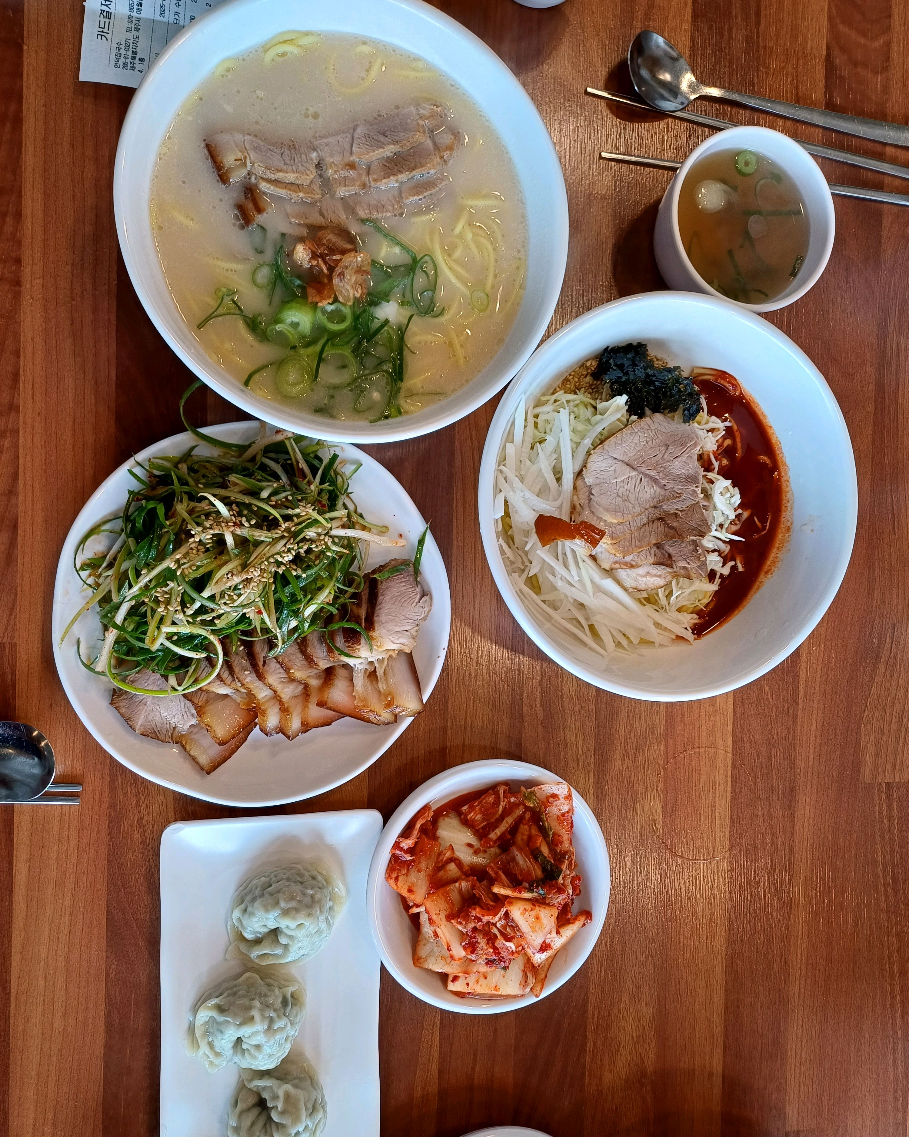 평일 점심 기준 , 11팀 대기 40분정도 웨이팅 후 들어갔어요 ! - 제주 맛집 언덕집국수