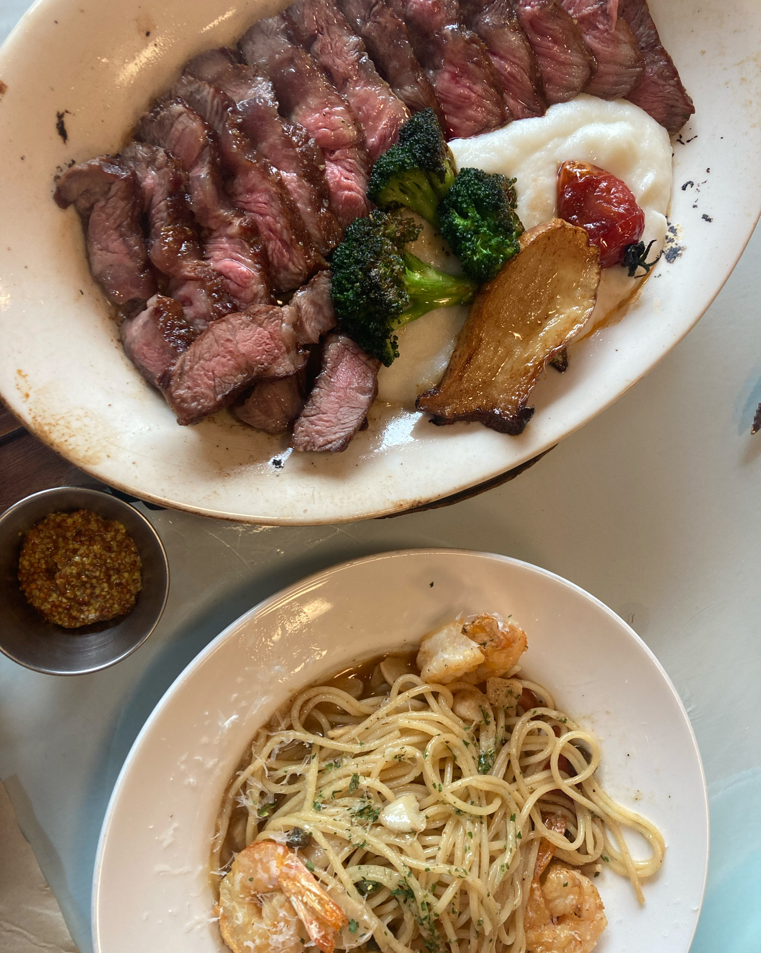 동네 맛집인 줄은 알았는데 처음 방문해보네요 스테이크 쉬림프파스타 감바스 다 맛있게 먹었습