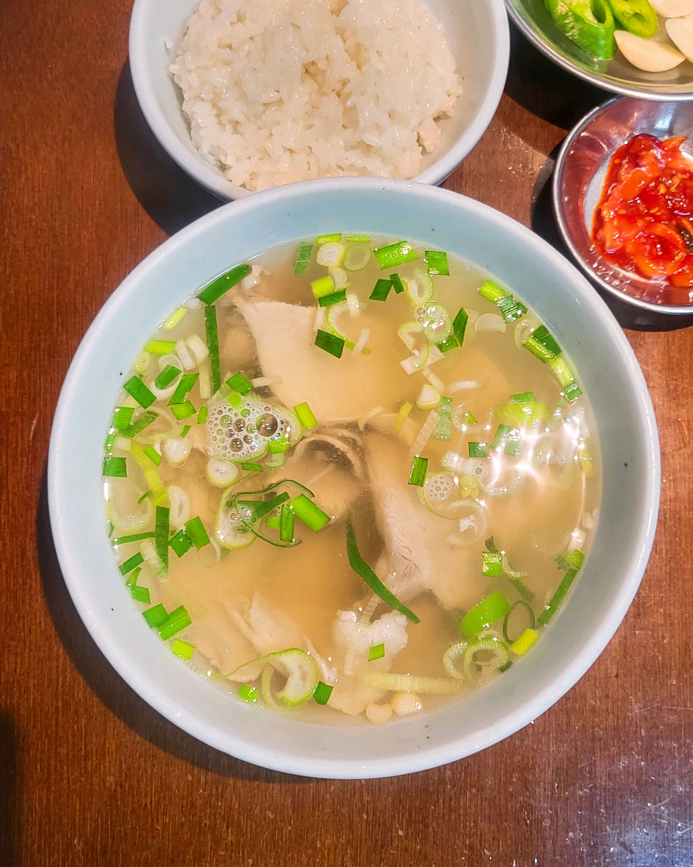 돼지국밥이 맑은국물에 슴슴하면서 깔끔한맛 - 광화문 맛집 광화문국밥