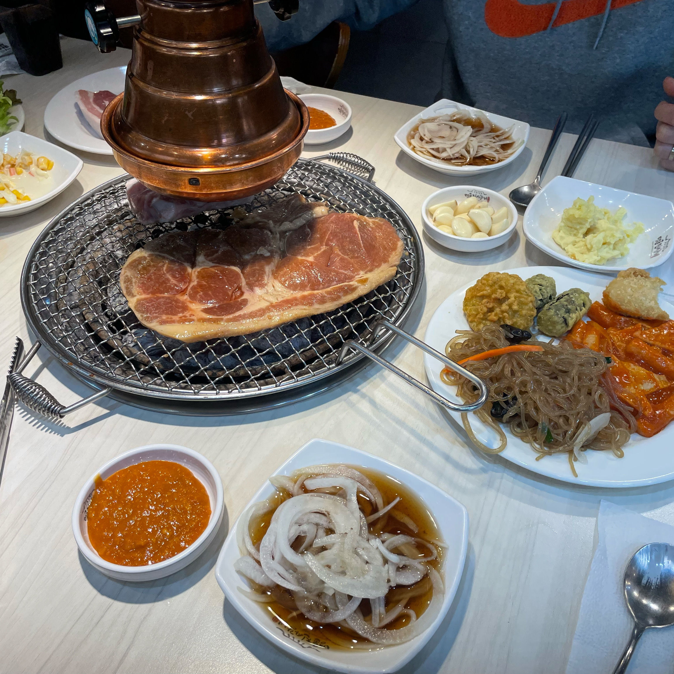 남편이랑 돼지갈비 먹고싶어서 왔는데 흰밥에 돼지갈비 정말 국룰이죠 ㅎㅎ - 인덕원 맛집 명륜진사갈비 안양인덕원점