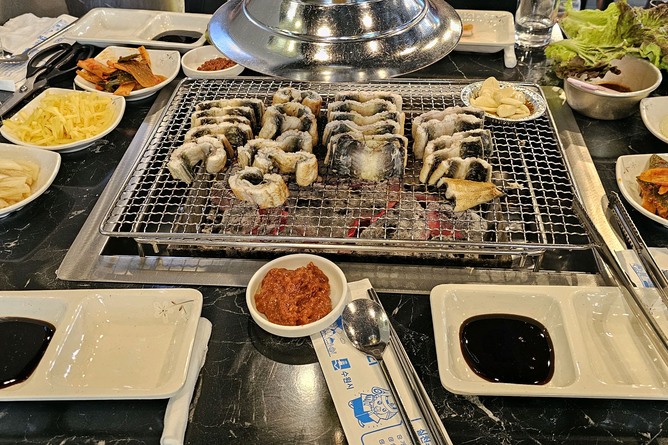 오늘 어버이날로 장인, 장모님 그리고 형님네 가족과 함께 장어를 먹으러 왔어요. - 권선동 맛집 풍천민물장어직판장남수원장어