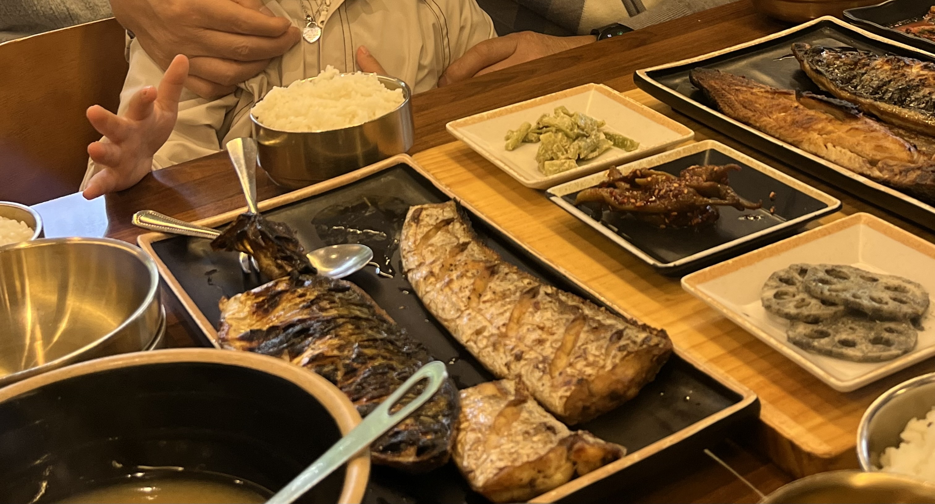 가족끼리 와서 여러가지 정식 맛있게 먹었어요! 반찬도 많고 !! 맛도 너무 좋았네용!! 또