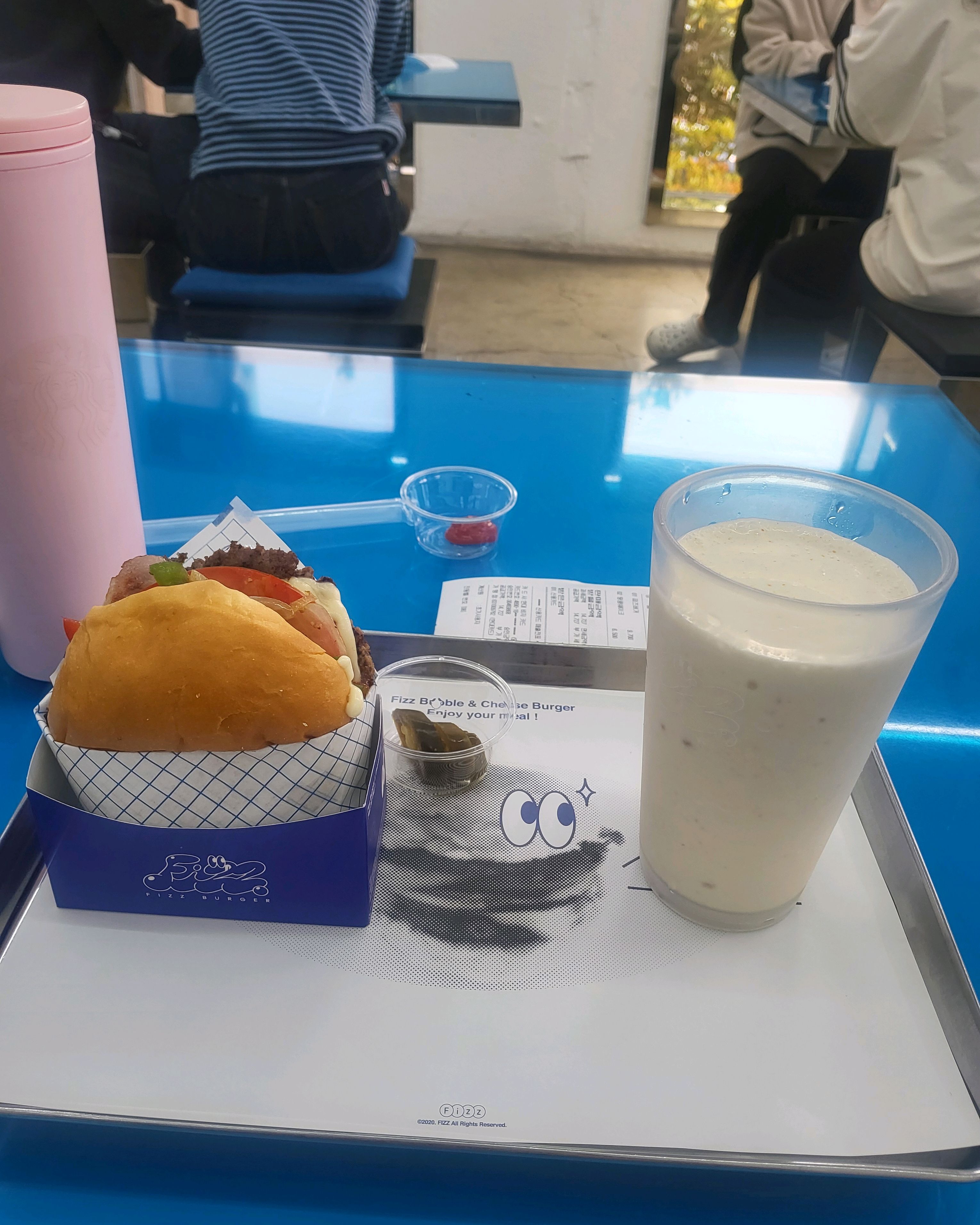 재료가 신선하고 맛있어요 땅콩스무디도 독특한매력이 있습니다 강추~~~~~ - 제주 맛집 피즈 애월