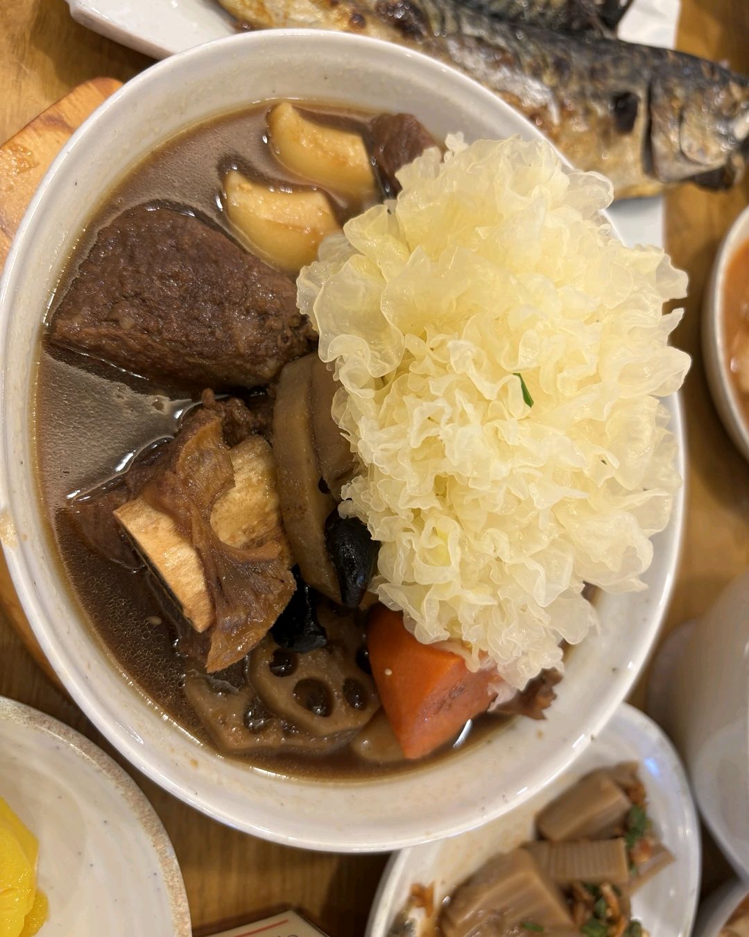 서울에서 어머니 생신여행  왔어요 오크우드프리미에 숙소정하고 근처 맛집 추전받아서 왔네요 