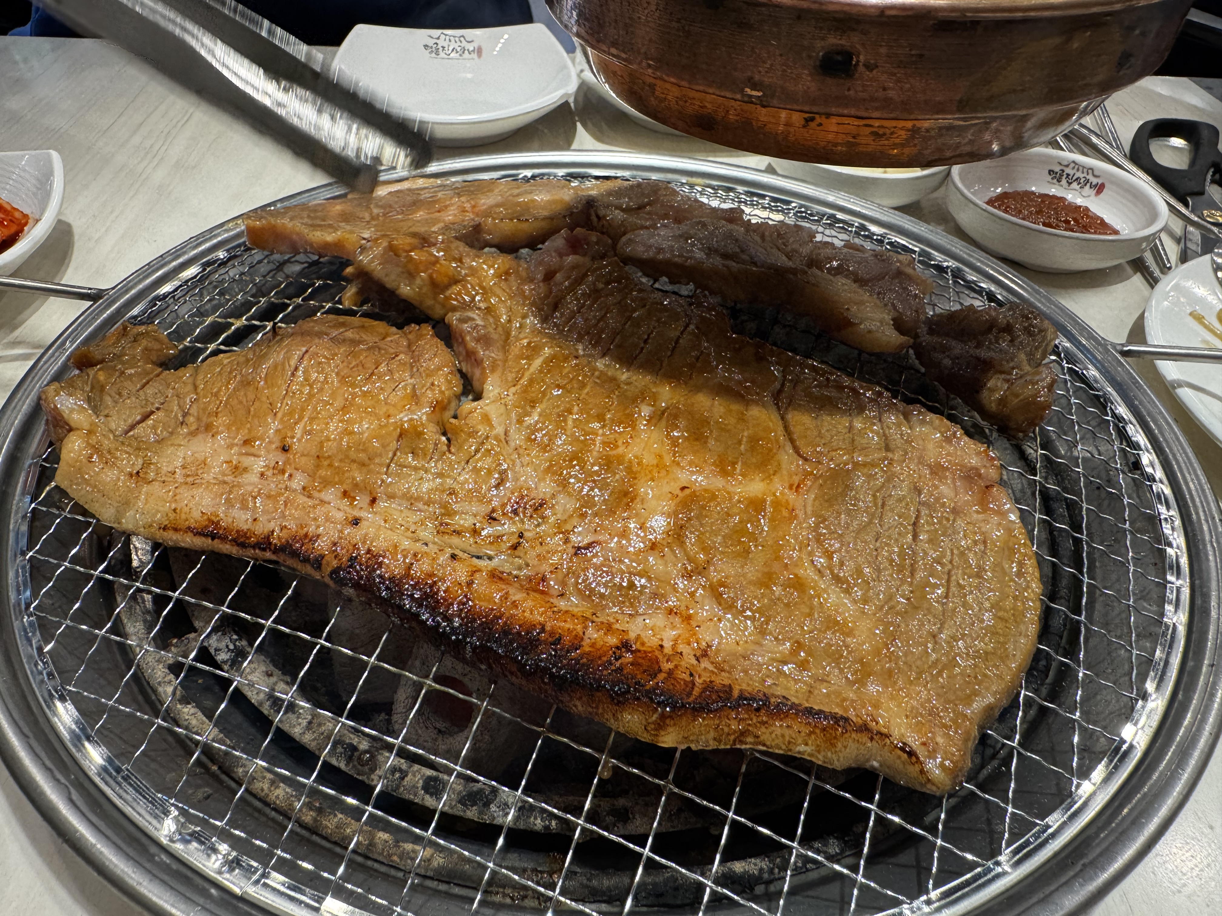 오랜만에 갈비가 먹고싶어서왔는데 맛있네요! 달콤매콤 불고기도 생기고 샤브샤브에 곤드레밥 후