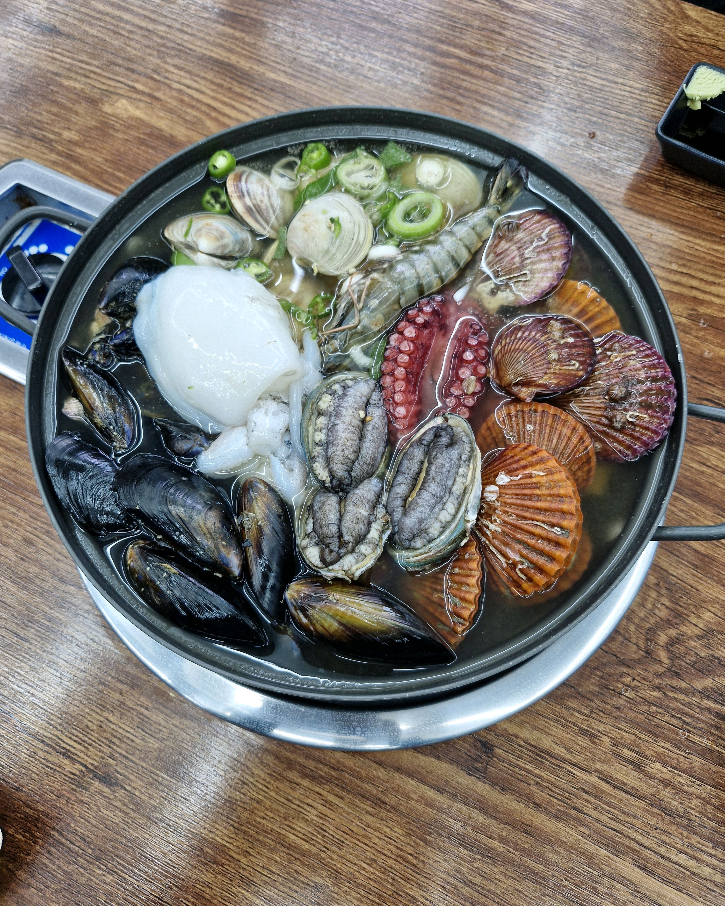 부모님 모시고 왔는데 사장님도 친절하시고 해물도 싱싱 합니다. 음식도 맛있어서 다음에 또 