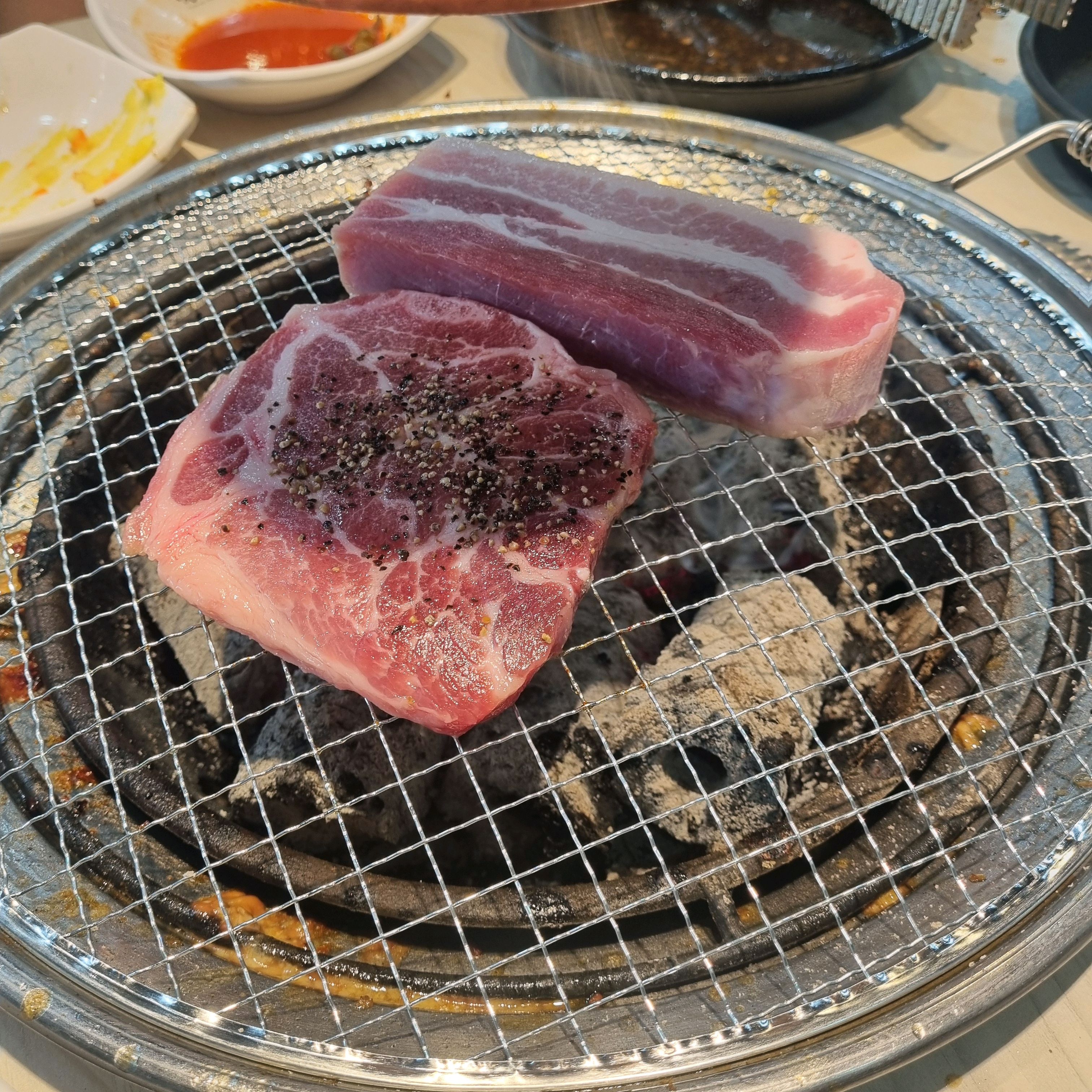 오랜만에 오니 고기도 너무 맛있고 여전히 친절 하시고 정말 배부르게 잘 먹었습니다~행복하네