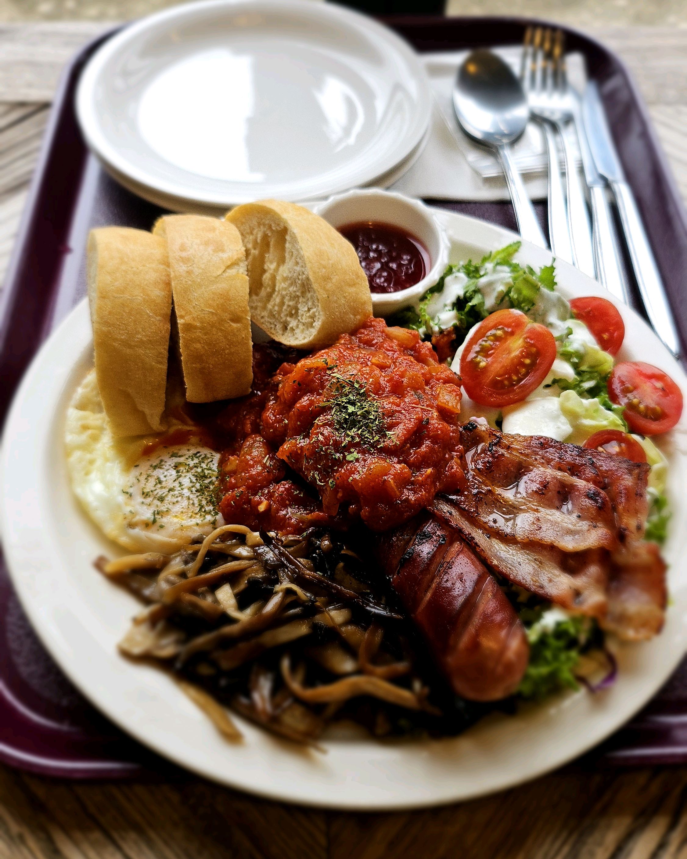 맛있고 좋았지만 바게트 빵이 너무 바싹해서 입 천장이란 잇몸이 헐었어요 토마토소스에 최선을