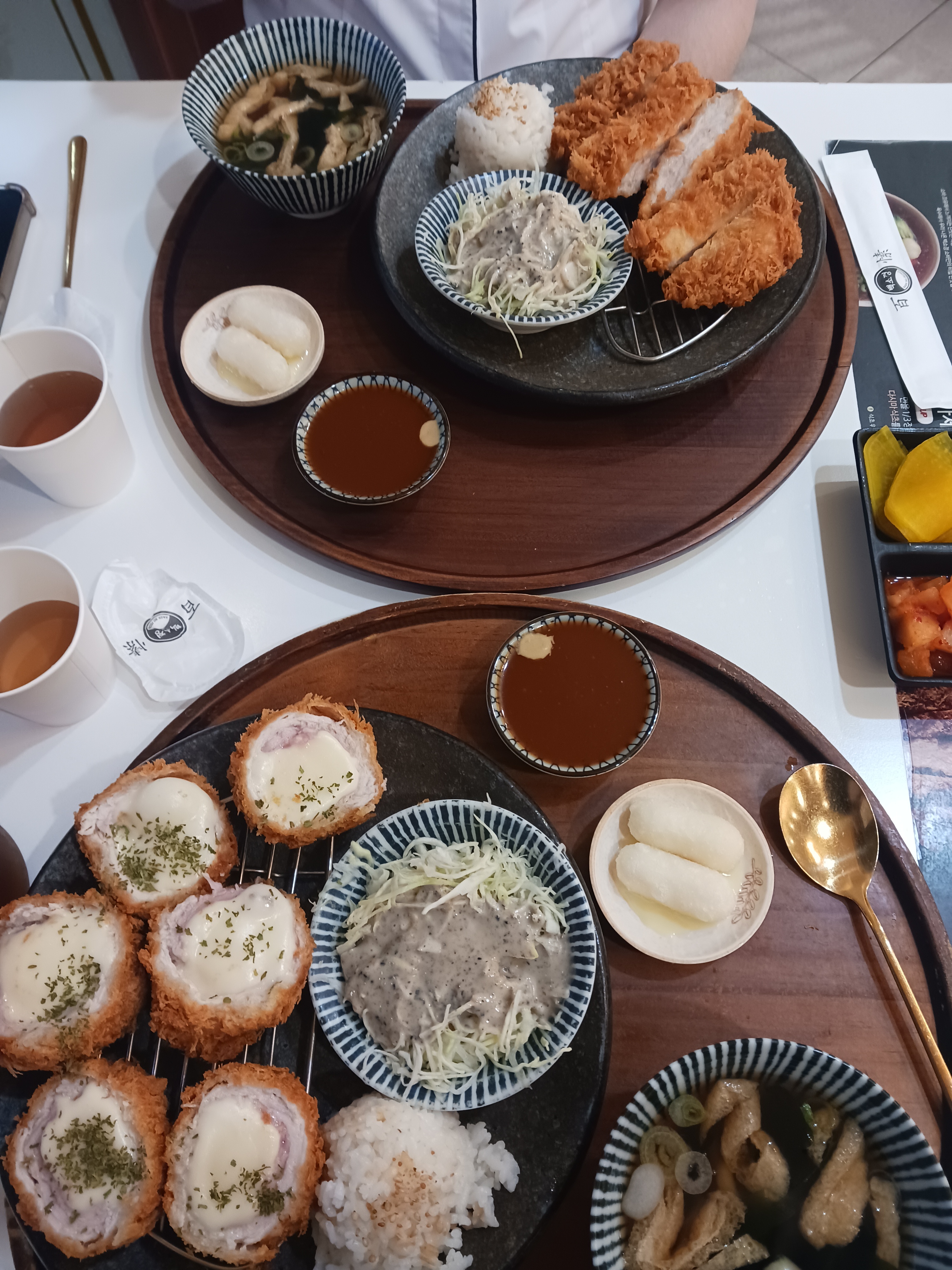 여기 제가 진짜 자주 와서 먹어요. 진짜 갓성비에다가 제가 많이 먹는 편인데도 양도 많아서