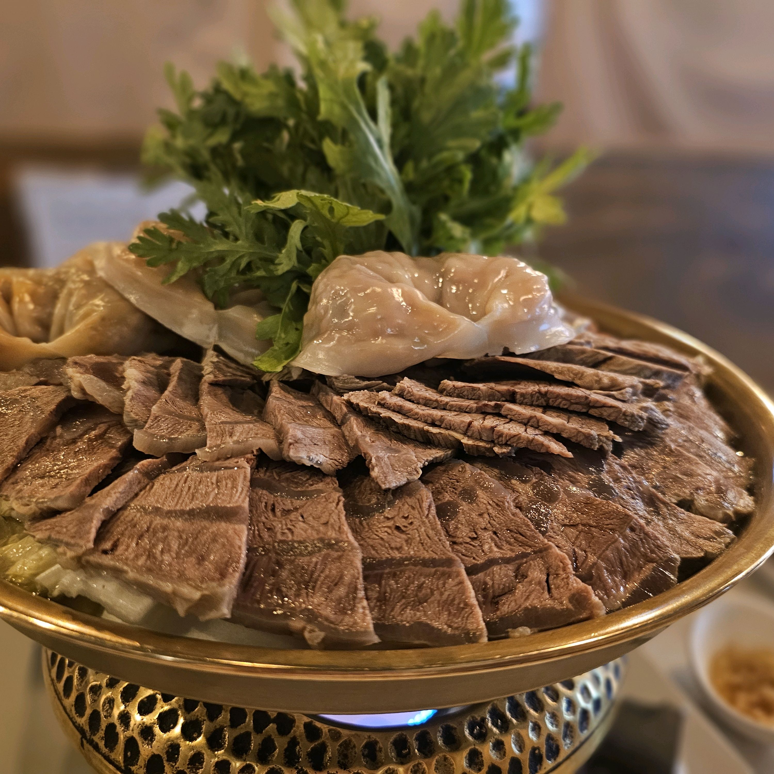 고기가 너무 부드럽고 재료들이 다 신선하고 만두가 너무 맛있었어요~ 양이 너무 많아 사이드