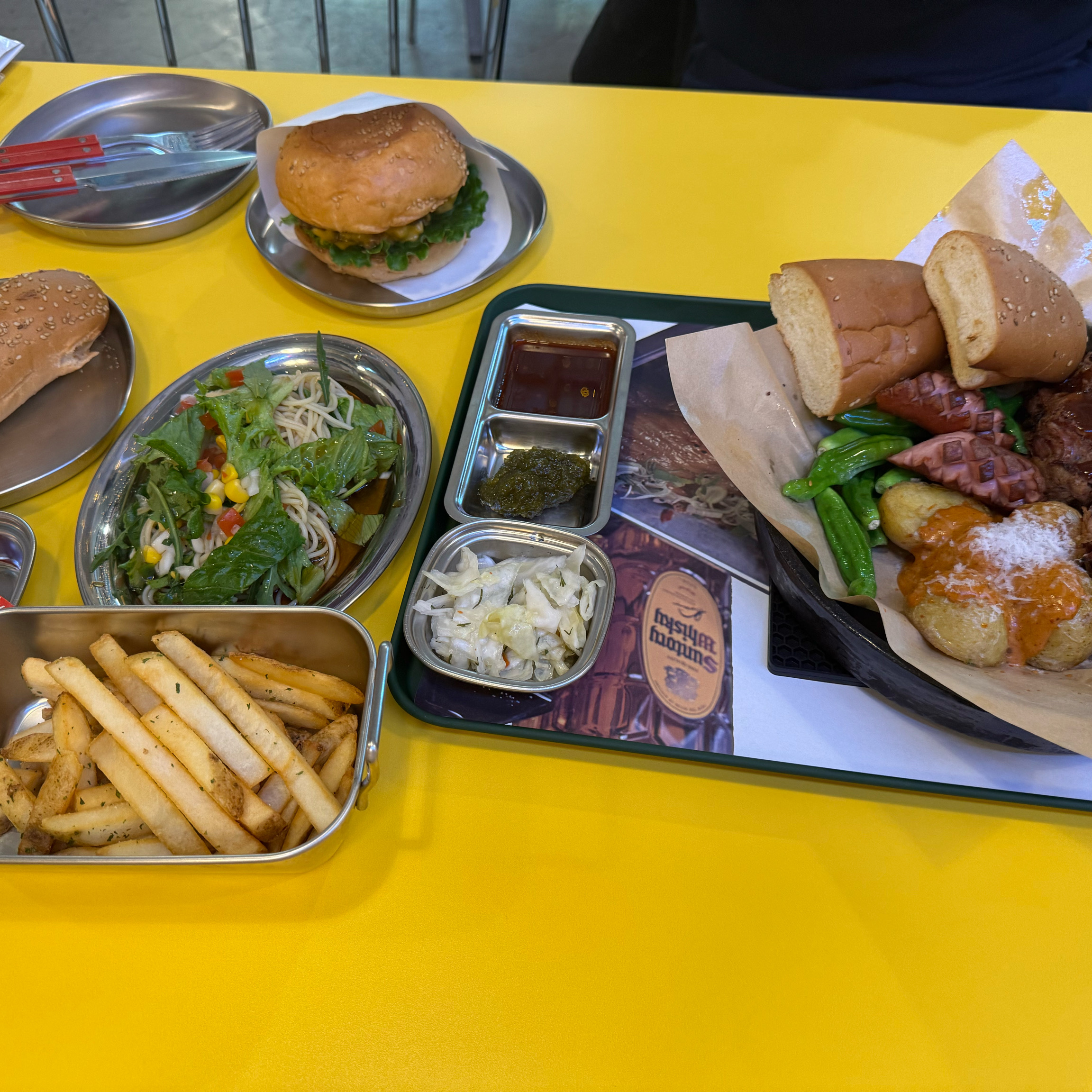네번째 방문이예요, 신랑이랑 너무 맛있어서 일부러 찾아옵니다. 특히 미트미트 오리지날 버거