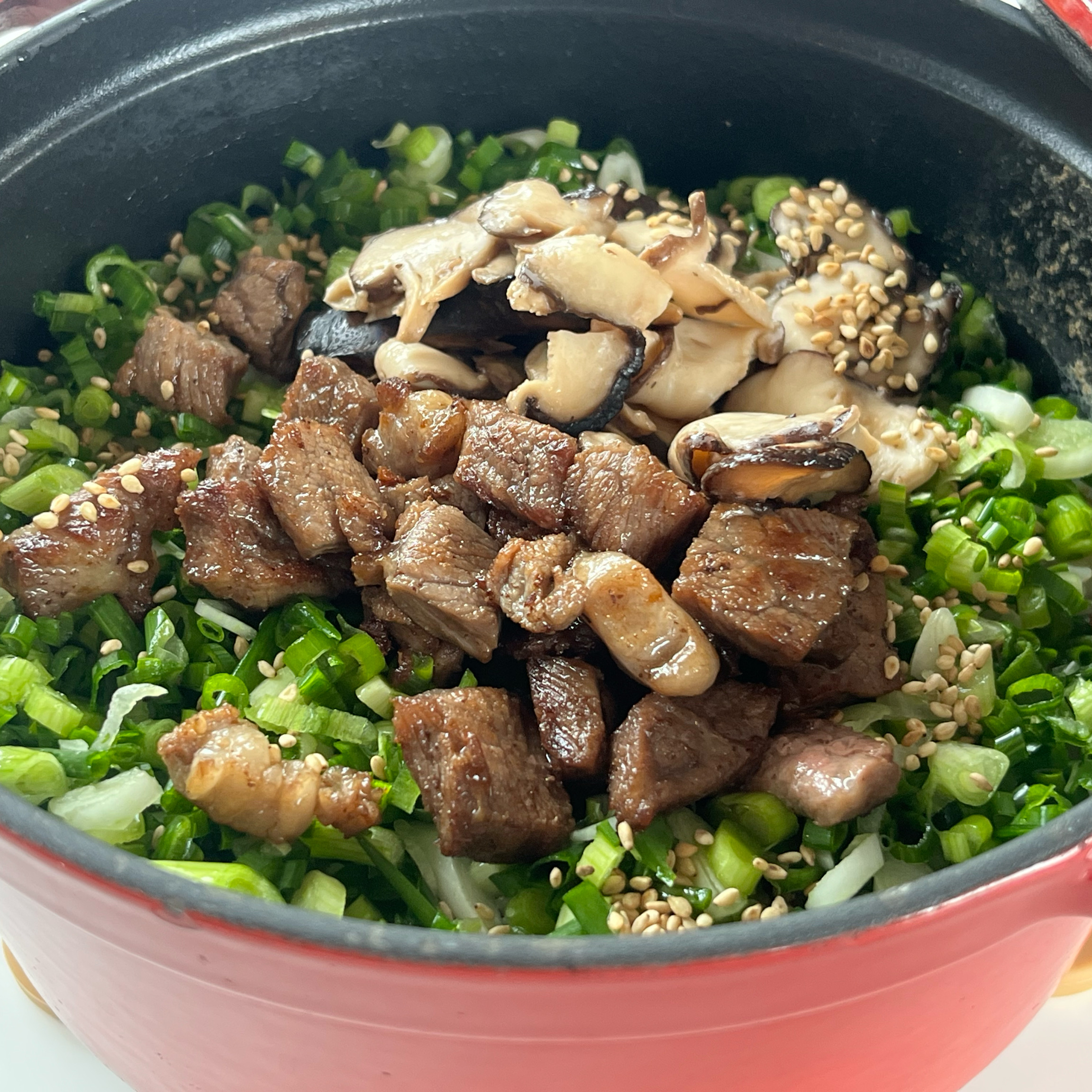 솥밥은 당연히 맛잇고 같이 나오는 반찬들도 진짜 맛잇어요!! 요즘 밥이 많이 땡기는데 한끼