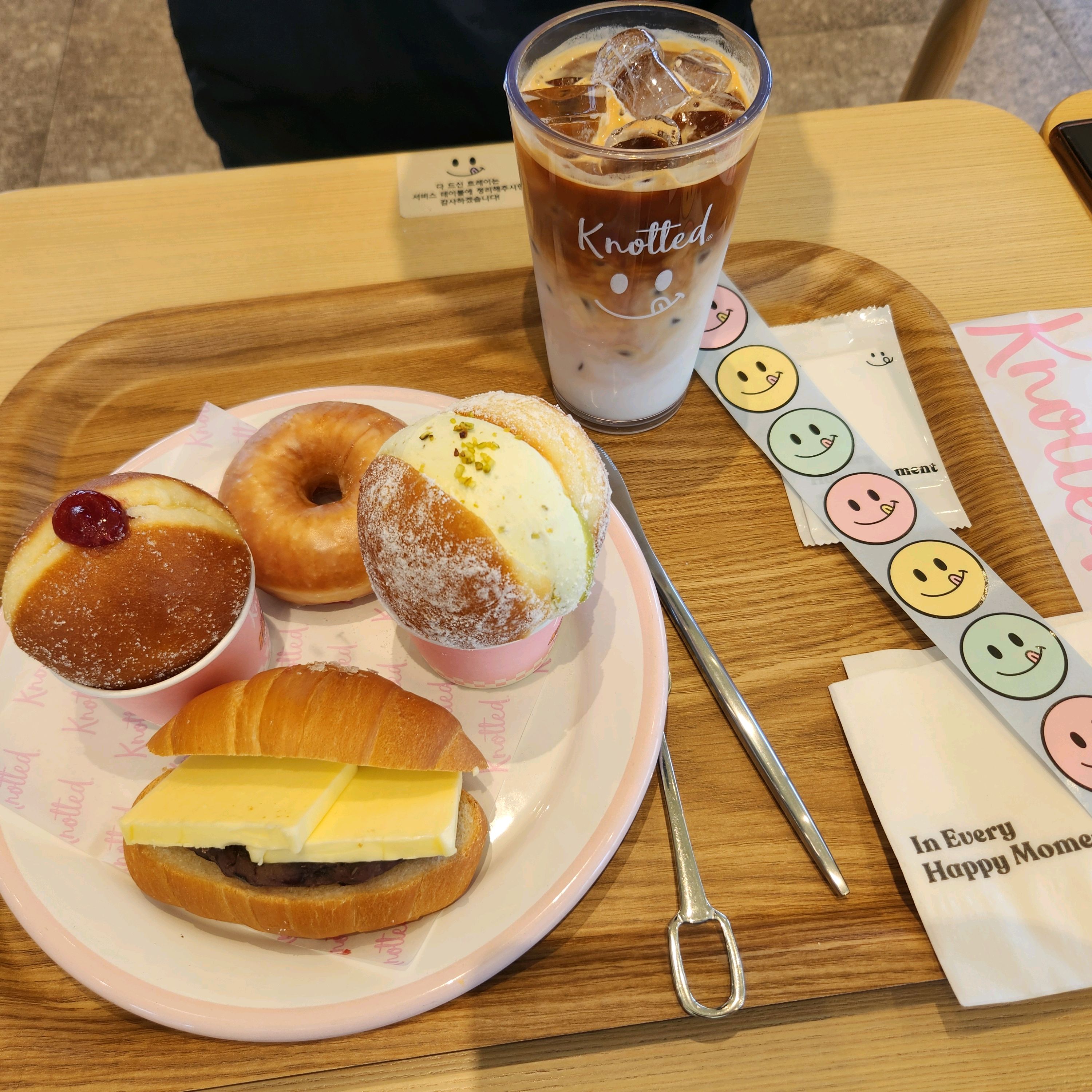 편하게 먹을수있어서 좋아요 - 제주 맛집 노티드 제주DT