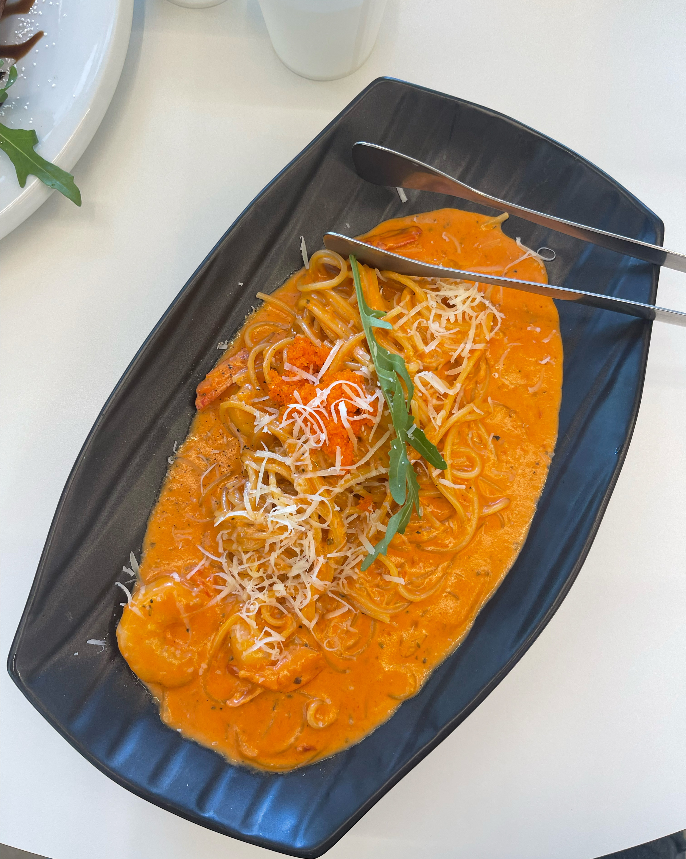 음식도 맛있고 따뜻하게 바로 요리해서 주시고 음료도 맛있어요! 무엇보다 매장이 크고 청결해