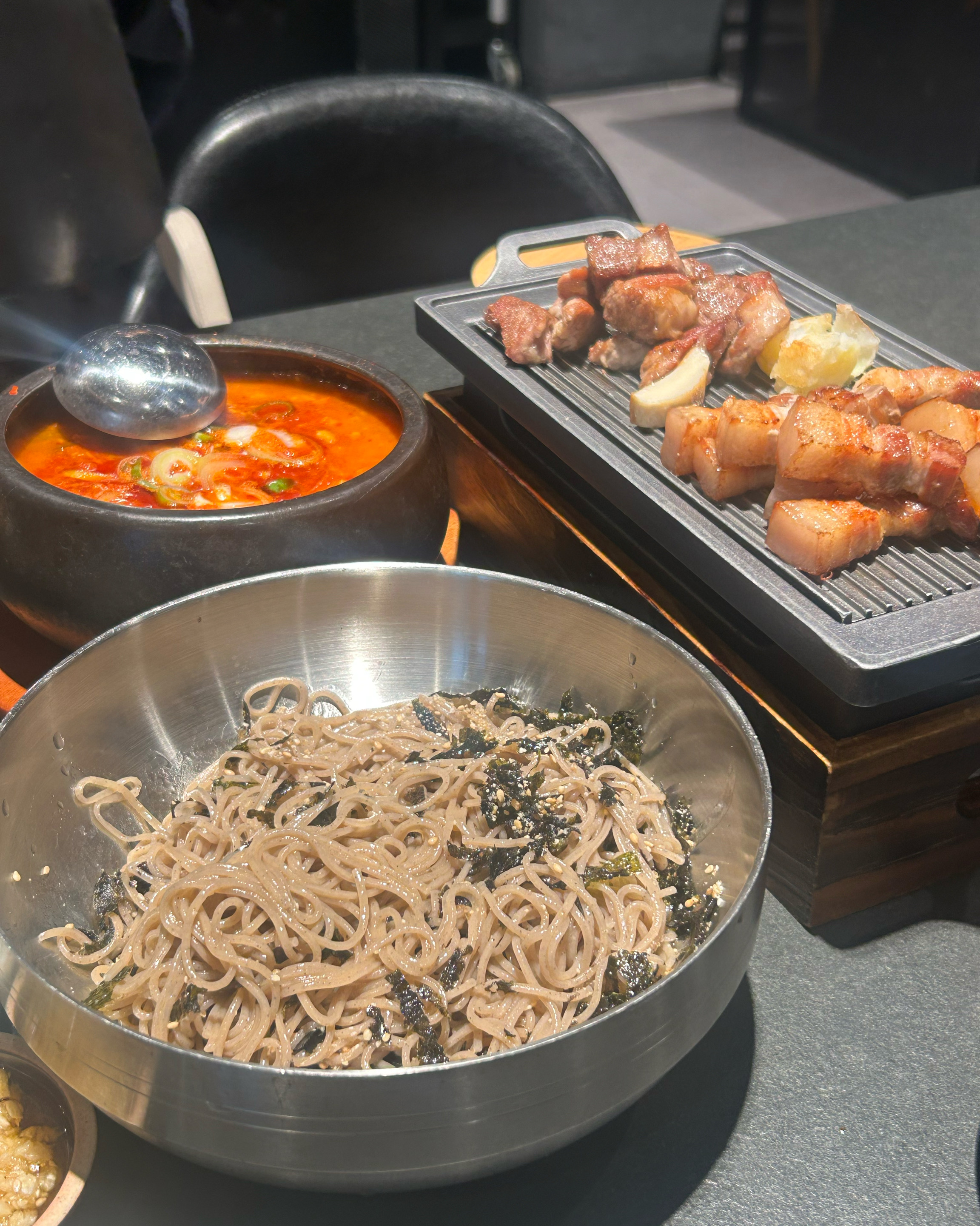 고기가 엄청 부드러워요! 맛도 다 기본 이상이고 구성도 딱 맛있는 메뉴 위주로 구성이 되어