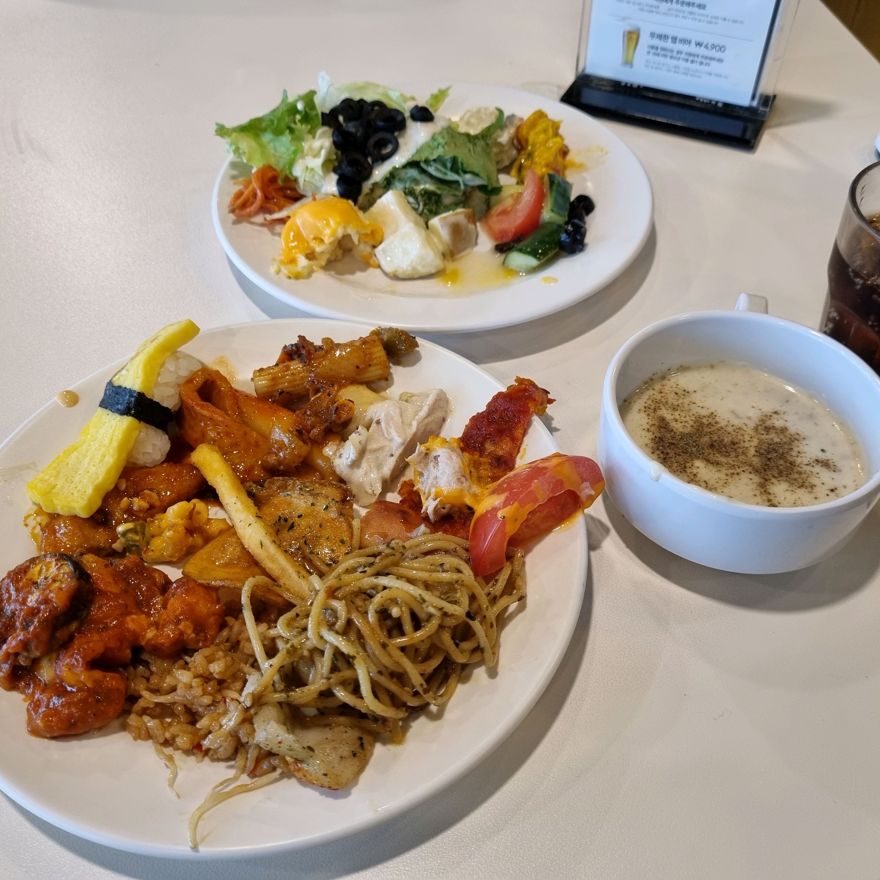 평일 런치로 방문했더니 웨이팅 없이 한적하게 먹기 좋네요! - 강변역 맛집 애슐리퀸즈 강변점