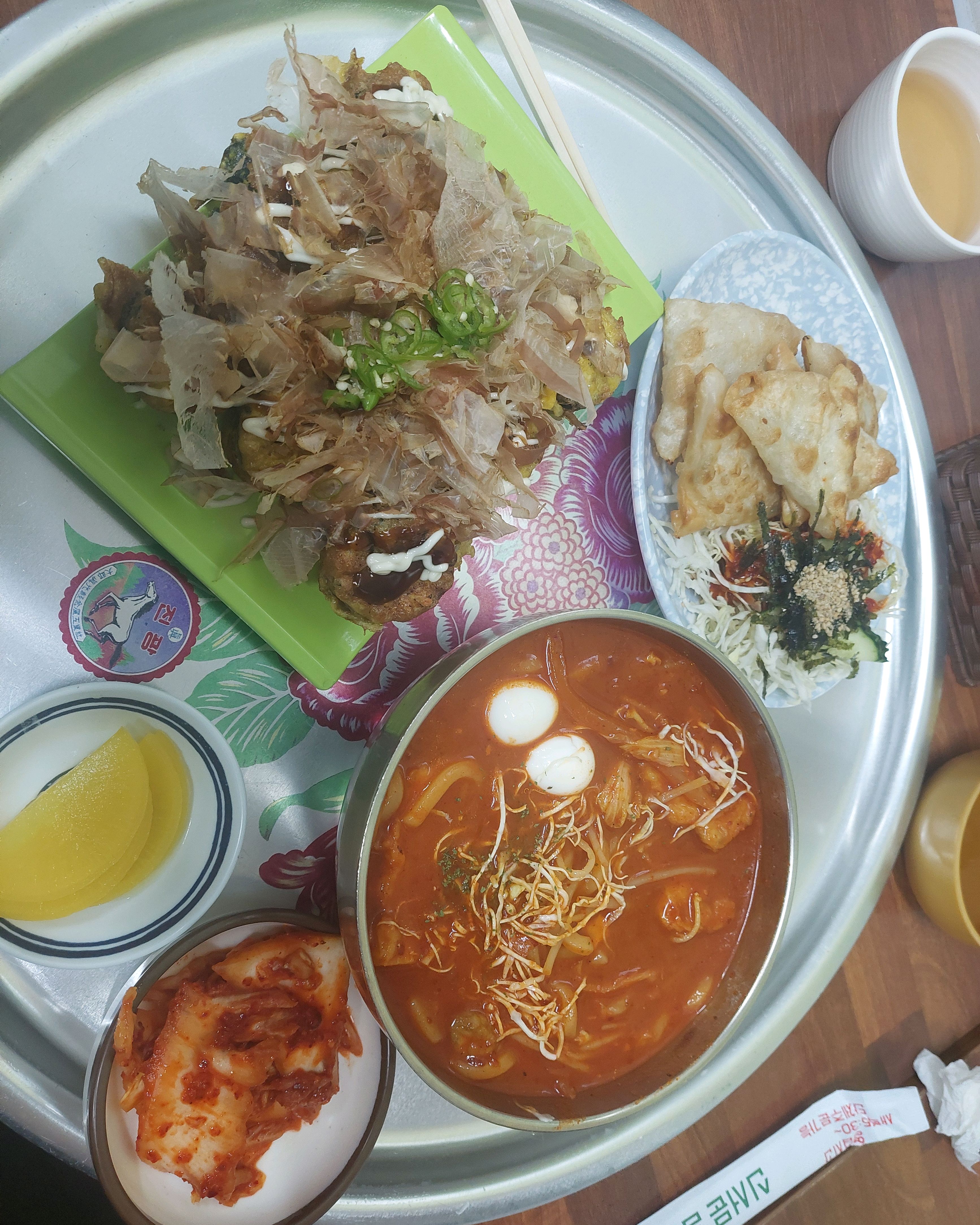 오코노미김밥.삼각만두맛있고 국물떡볶이는 쏘쏘 - 대구 맛집 신서문김밥