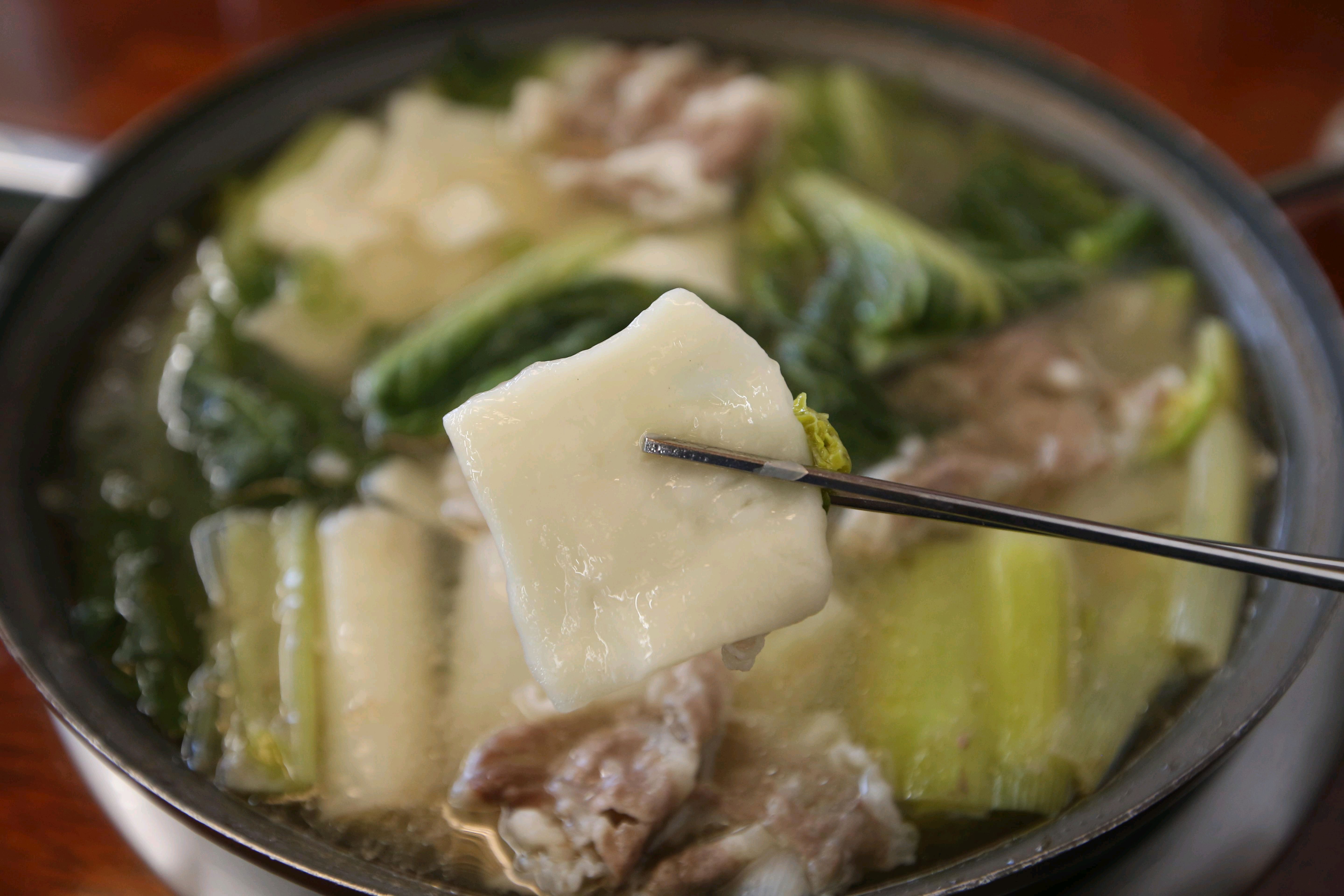칼국수 면발이 쫄깃하고 국물도 진하게 우러나서 좋아요 백합의 깔끔한 맛이 느껴져서 기분 좋