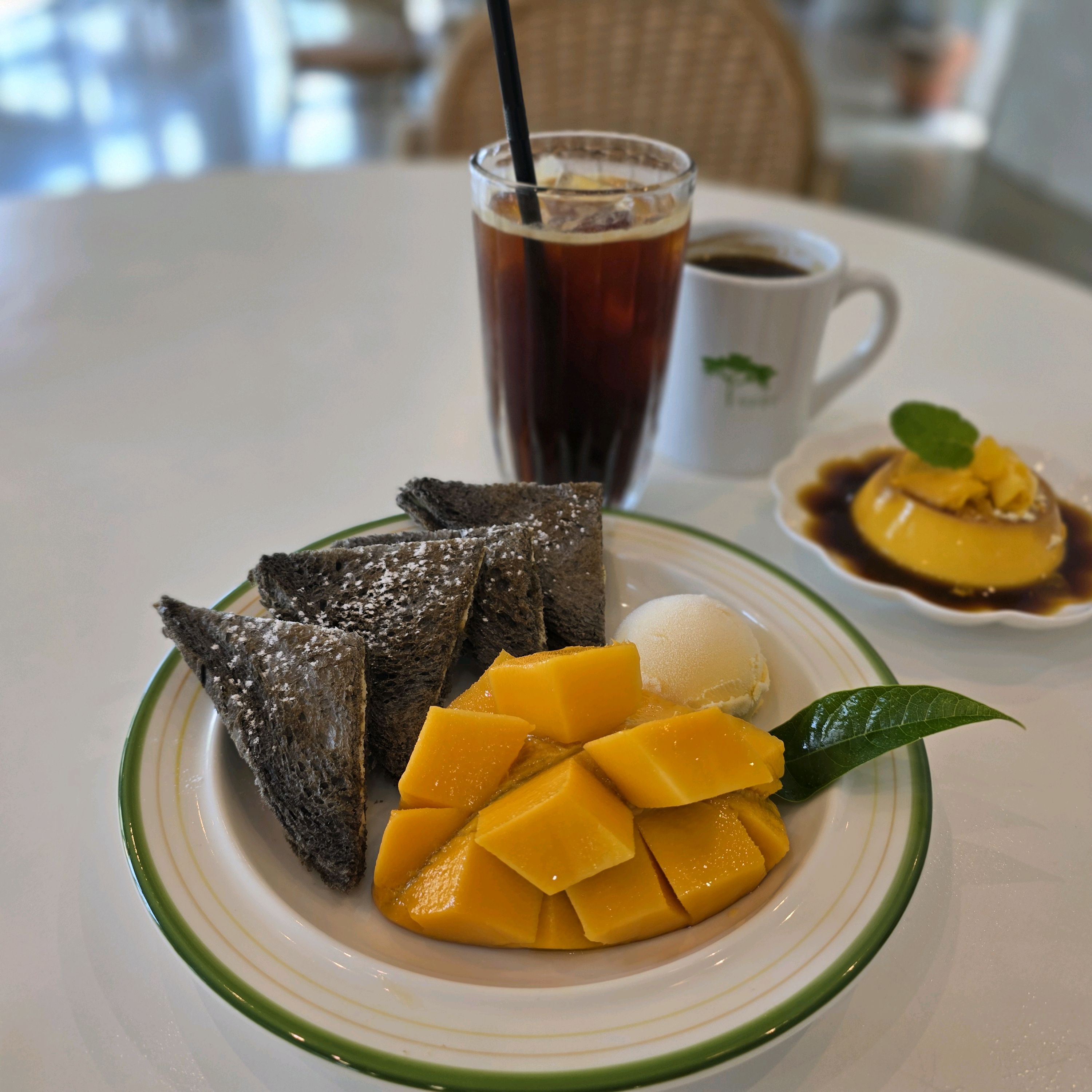 먹쿠슬낭 카페에서 생애플망고토스트, 망고푸딩를 먹었는데 정말 맛있었어요 - 제주 맛집 먹쿠슬낭카페