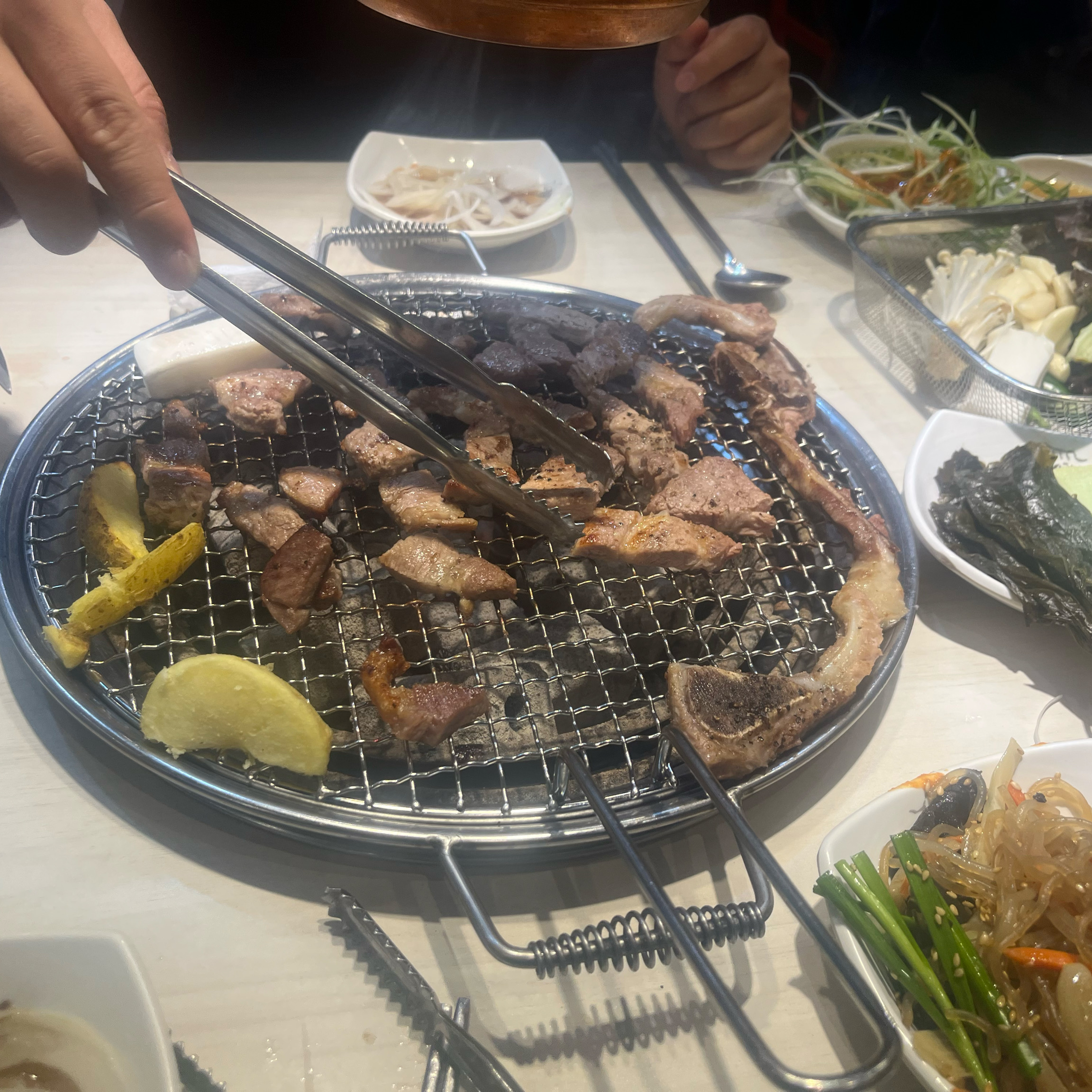 고기도 맛있고 주차도 편해서 가족모임 하기 좋았어요~ - 독산동 맛집 명륜진사갈비 서울독산점