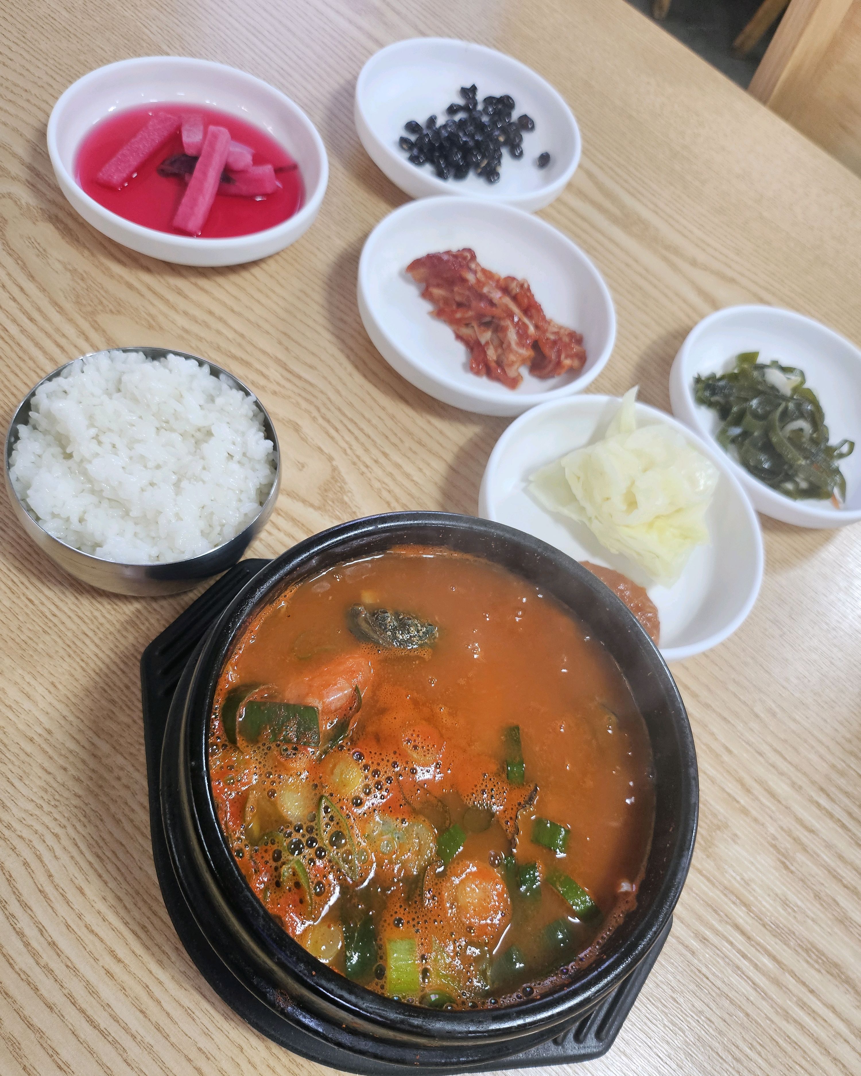 전복 푸짐히 들어있어 좋아요^^ - 제주 맛집 올레마당 제주산방산점