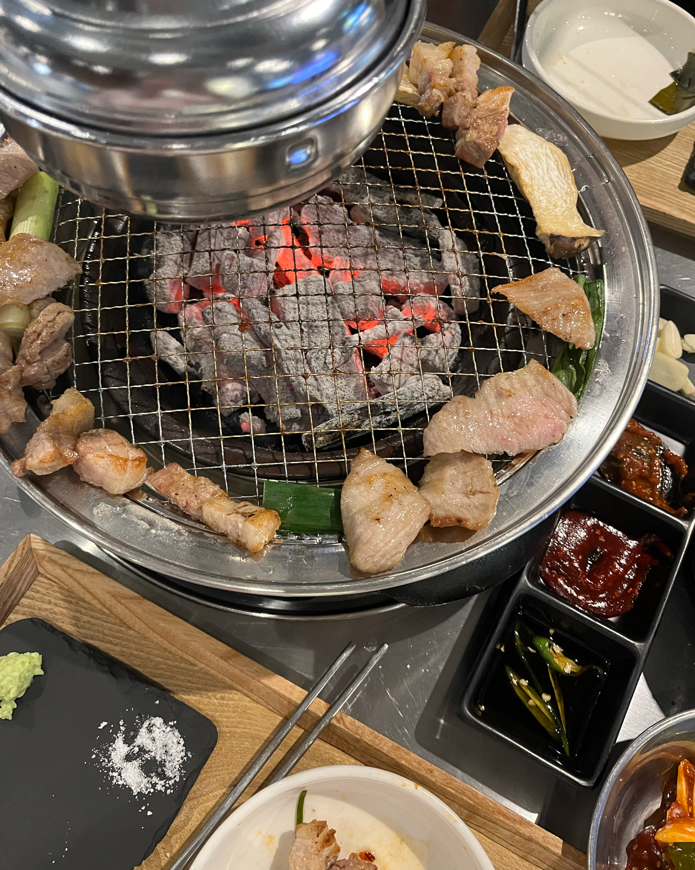 처음와서 먹어봤는데 너무 맛있게 먹었어요! 초벌해주셔서 너무 편하게 먹었어요 다음에 또 올