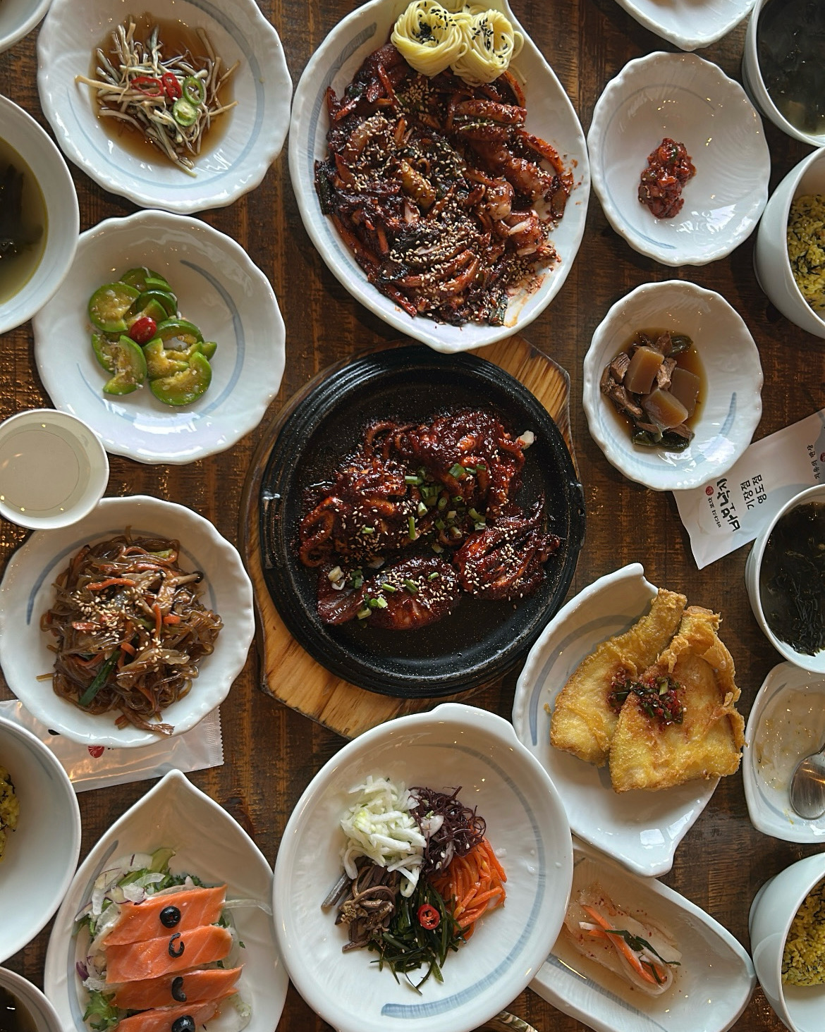 반찬도 정갈하게 잘 나왔고, 분위기가 좋아서 편하게 식사할 수 있었어요:) - 부산기장 바보낙지