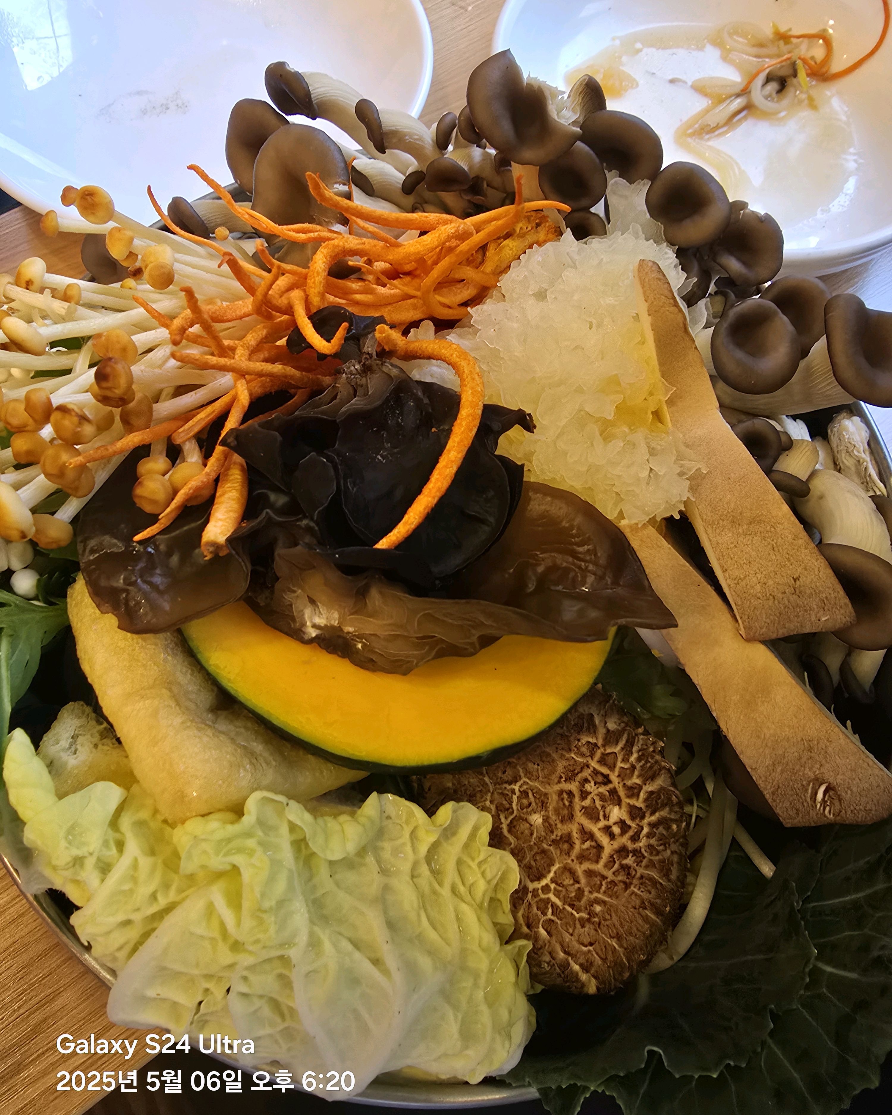 보문산에 있는 버섯전골 유씨네부엌에  어버이날이라 - 대전 맛집 유씨네부엌