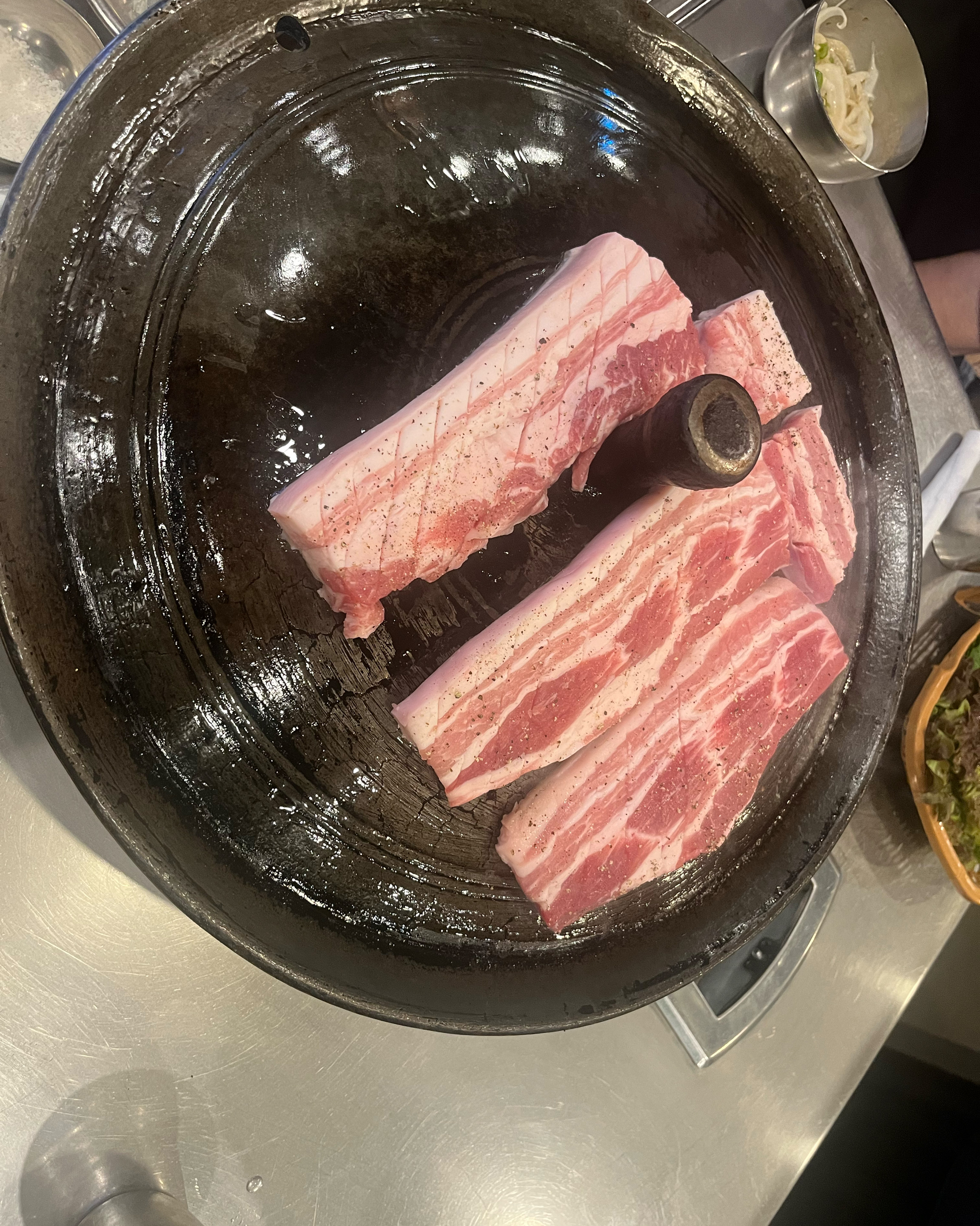 항상 잘 구워주시고 밑반찬도 너무 맛있습니다~ - 인천 맛집 목구멍 인천부평삼산점