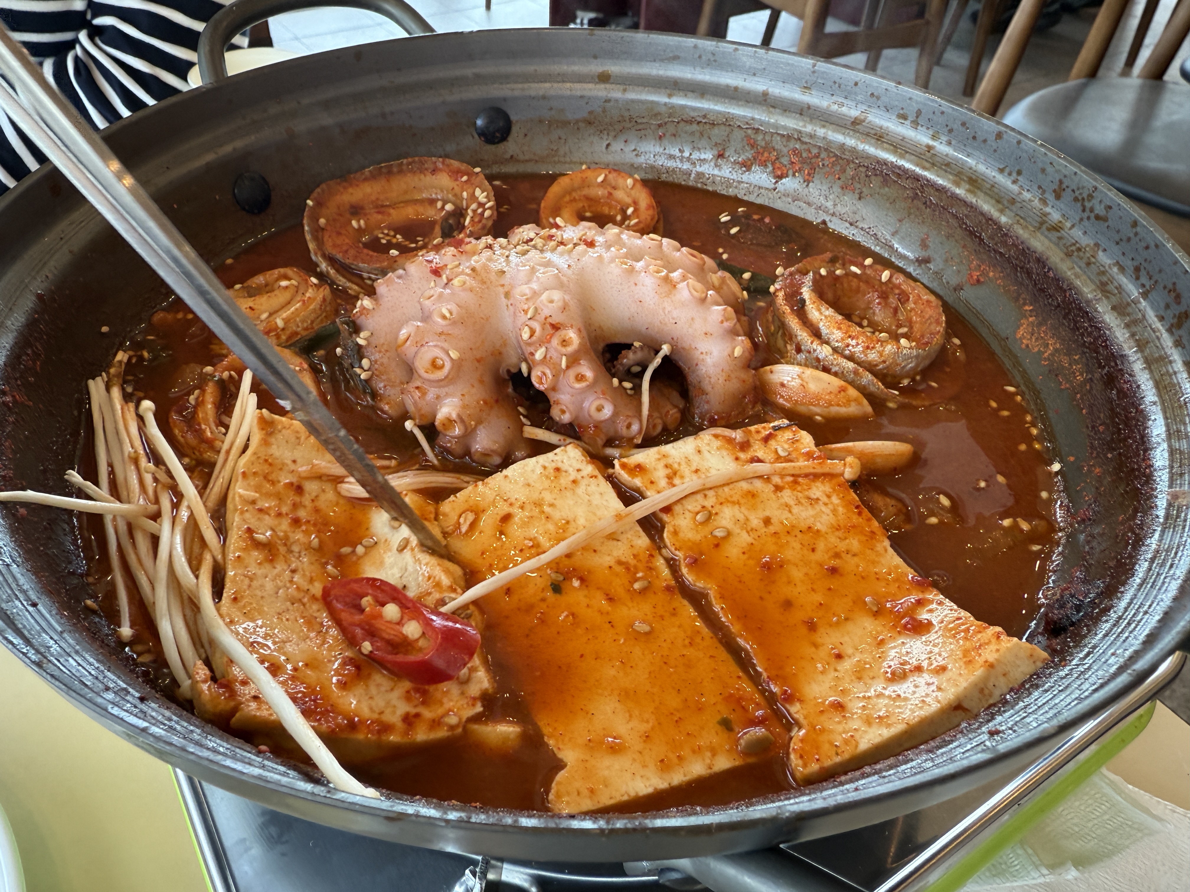 갈치조림은 가시 하나도 없이 발라져있고, 달거나 짜지 않은 담백한 양념맛이 일품입니다. 돌