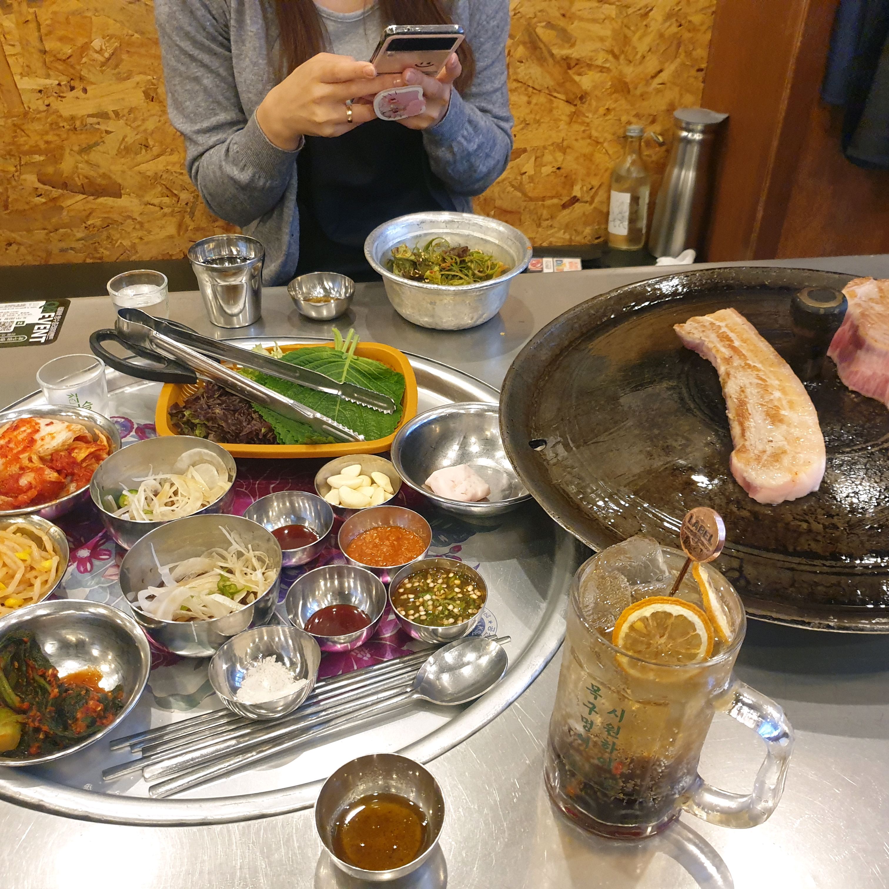 하이볼도 너무 맛있고 고기도 두툼하니 맛있어요ㅠㅠ직원분들 다 친절하시고 고기도 직접 구워주
