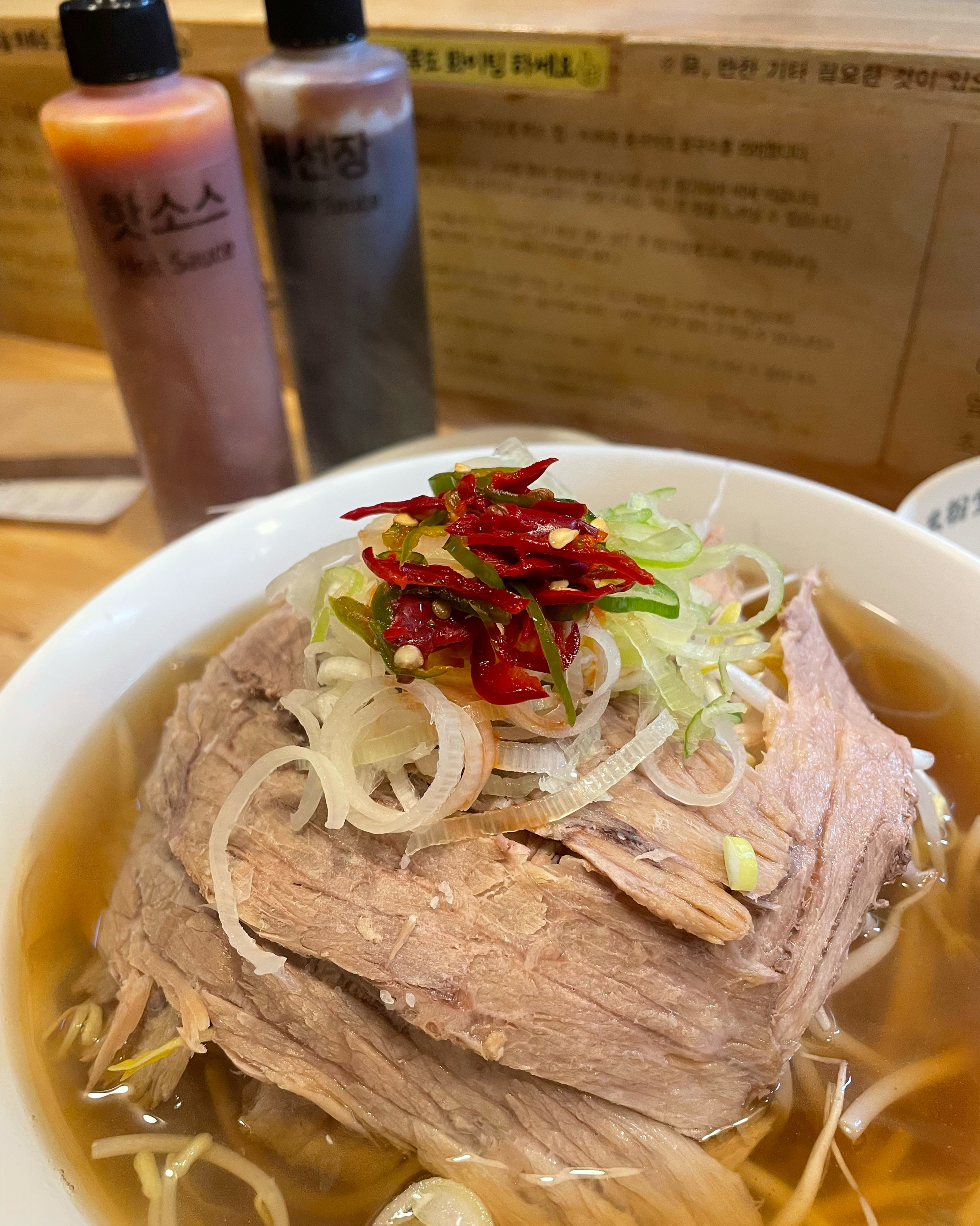 조용한 분위기에 음악소리가 커서 좋아요(식사예절주의) 해선장 너 넘 맛있다~ 바다의선장인가