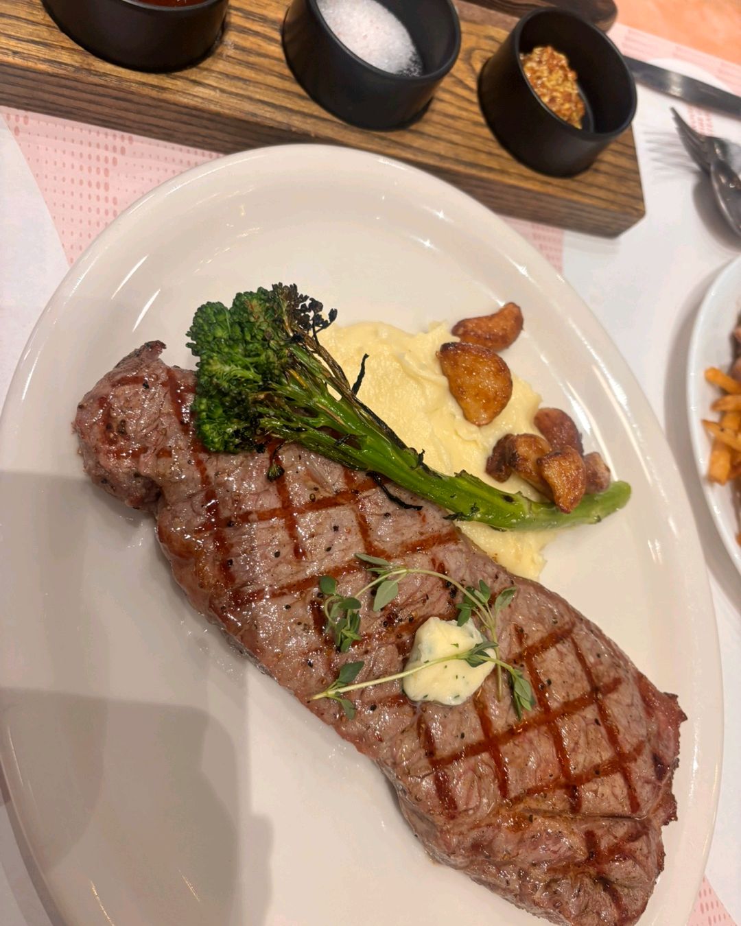 평일 런치라 몇 가지 음식이 닫혀있긴 했지만 전반적으로 훌륭했습니다 ㅎㅎ 특히 렌틸 알리오