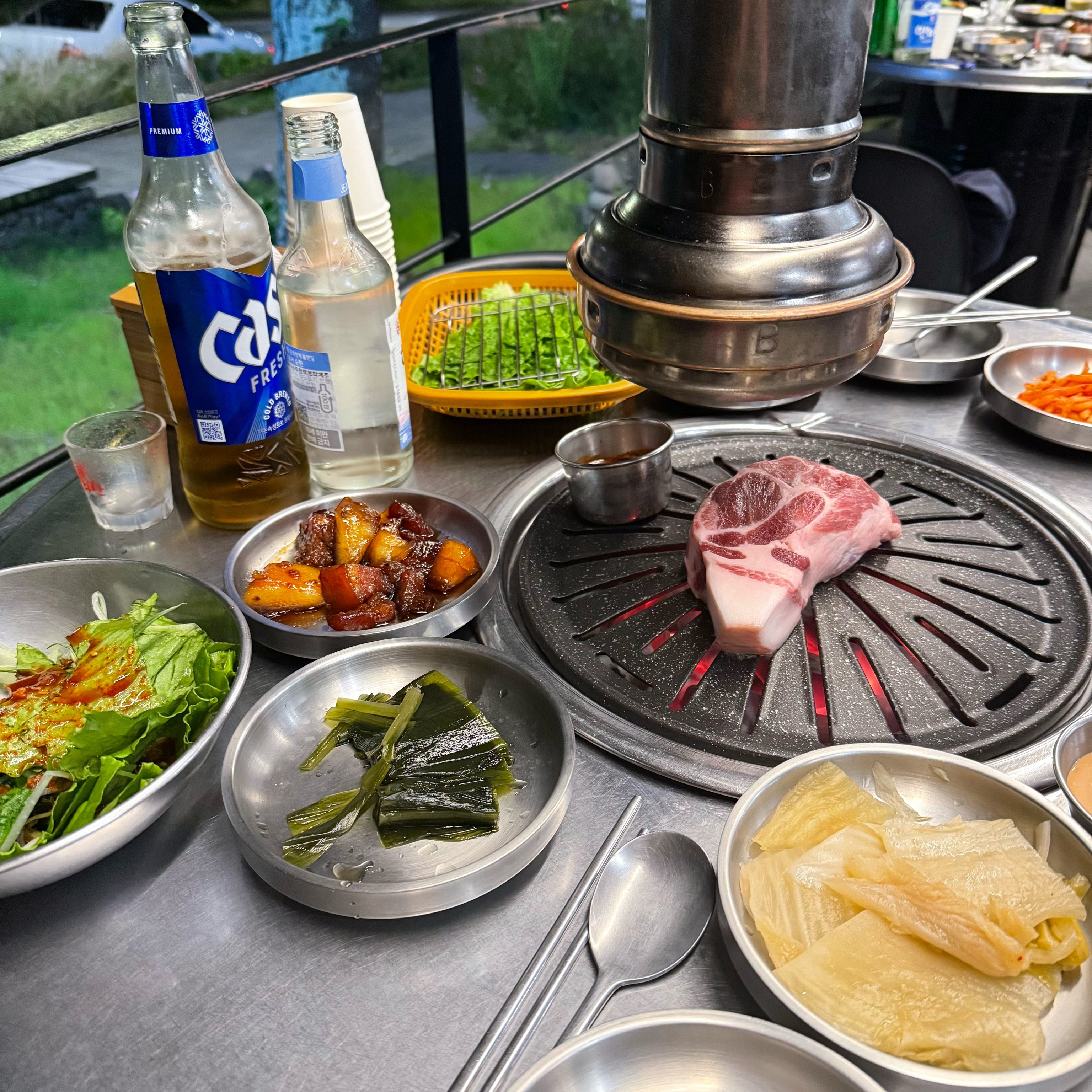 제주놀러온 지인분이 흑돼지 드시고싶다고하셔서 바로 문치비로 달려왓습니다! 고기는 역시 믿고