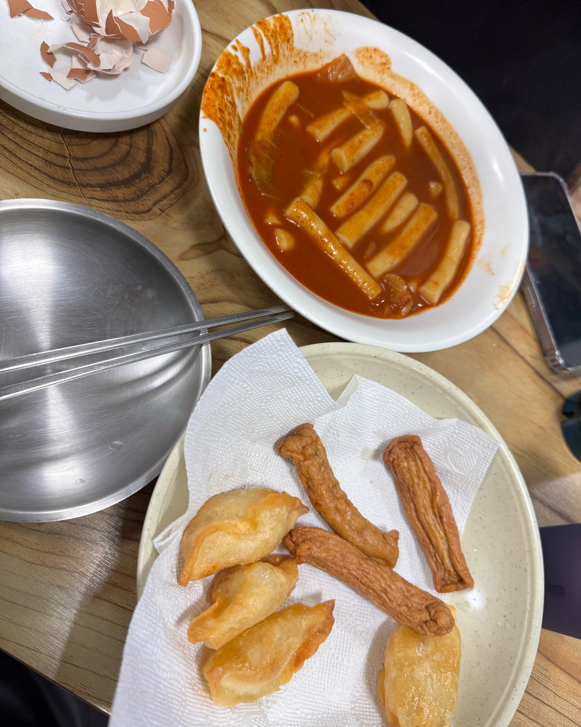 달지않고 후추맛이 강한 국물이 많은 떡볶이네요 - 대구 맛집 윤옥연할매떡볶이 본점