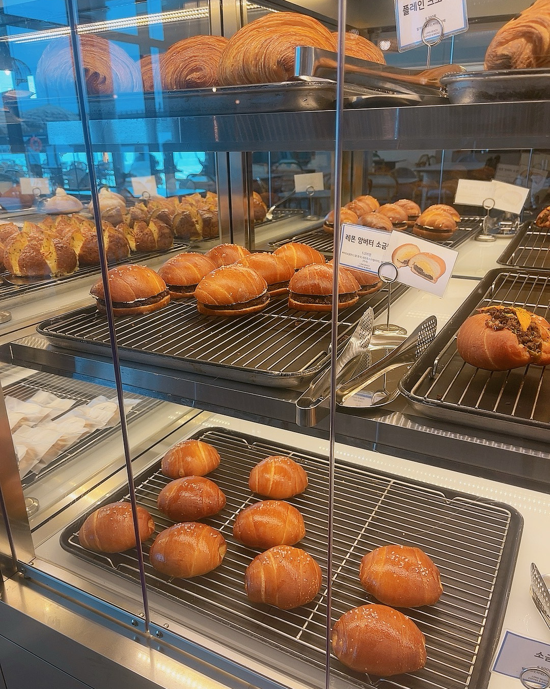 빵종류 다양하고 커피 맛있어요. - 인천 맛집 롱비치커피앤브래드