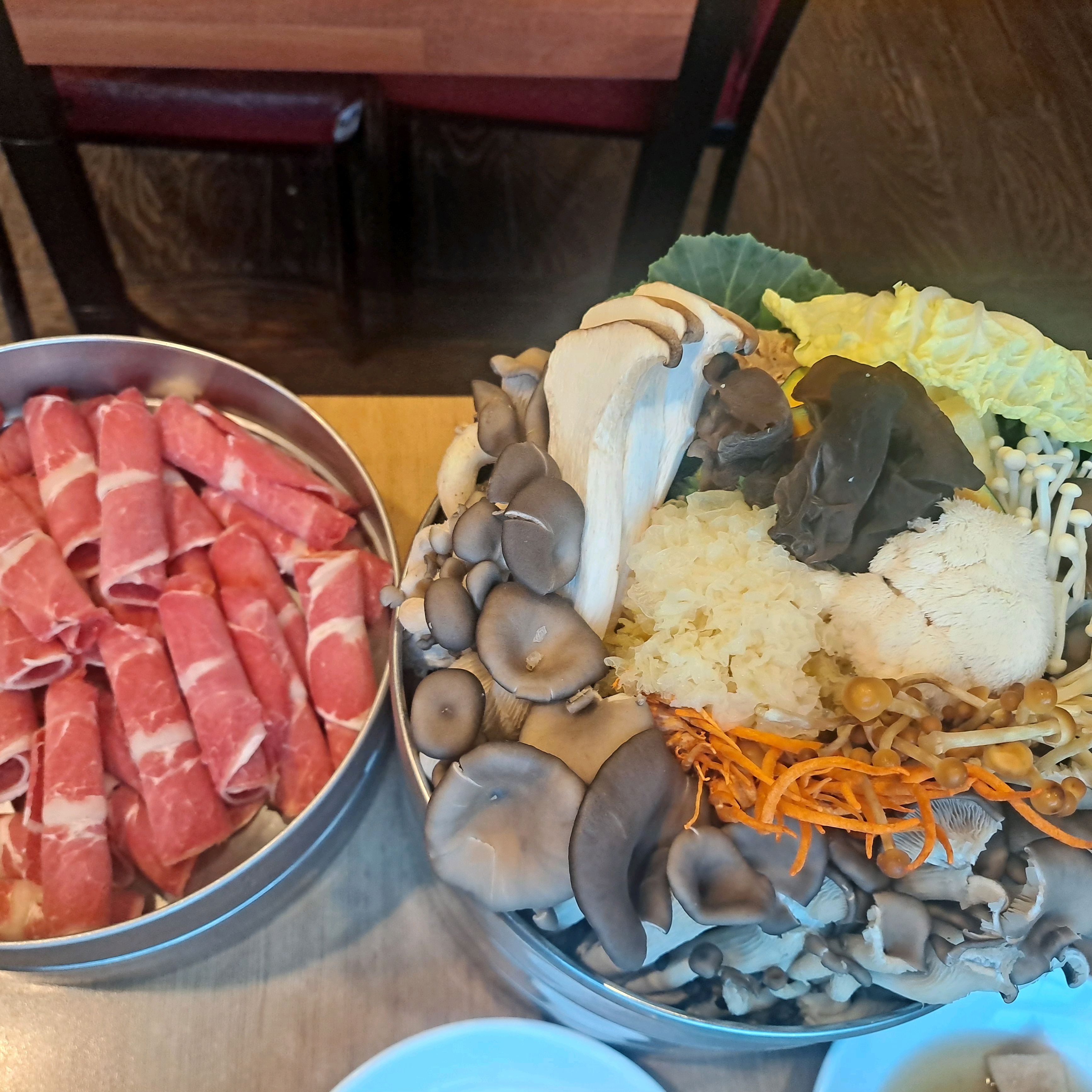 전애 맛있게 먹었던 기억에 또 다시 방문했어요~ 샤브에 충실한 맛이 전 너무 좋아요~ 보문