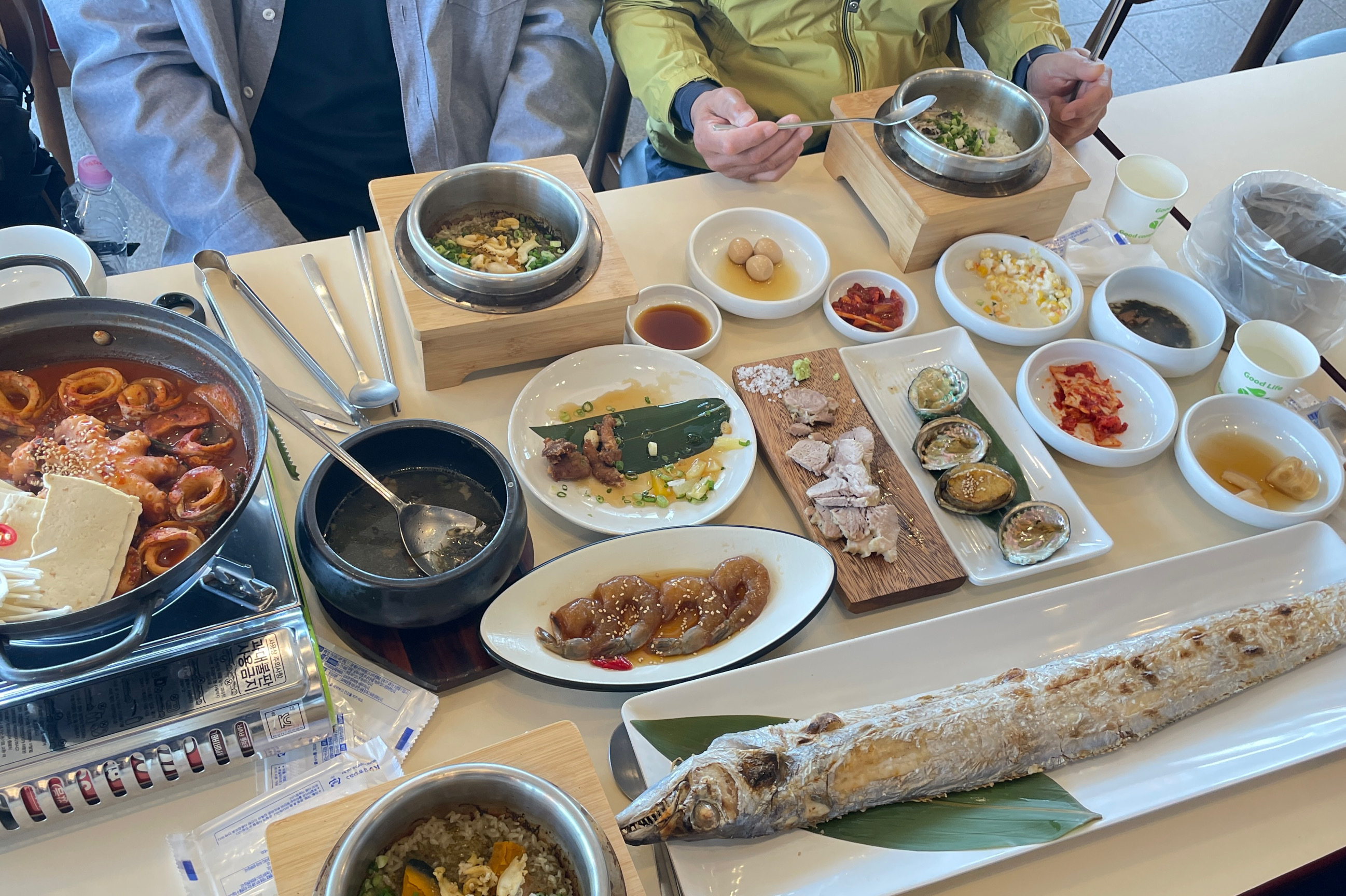 사진은 잘 나오지만 맛과 서비스는 별로에요 - 제주 맛집 정민이네갈치 월정리본점