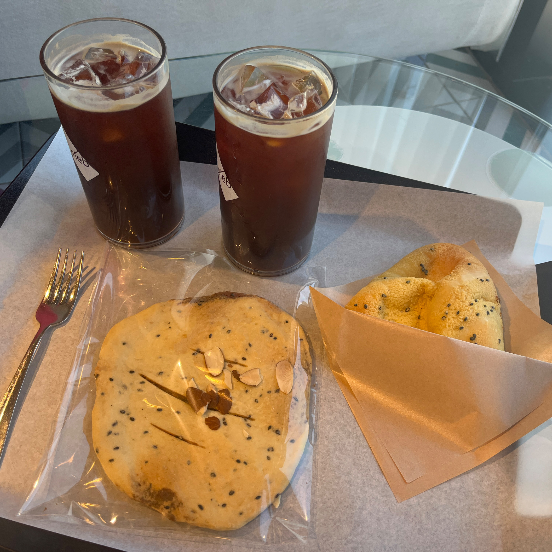 직원분들 친절하시고 커피도 맛있어요. - 인천 맛집 셀럽