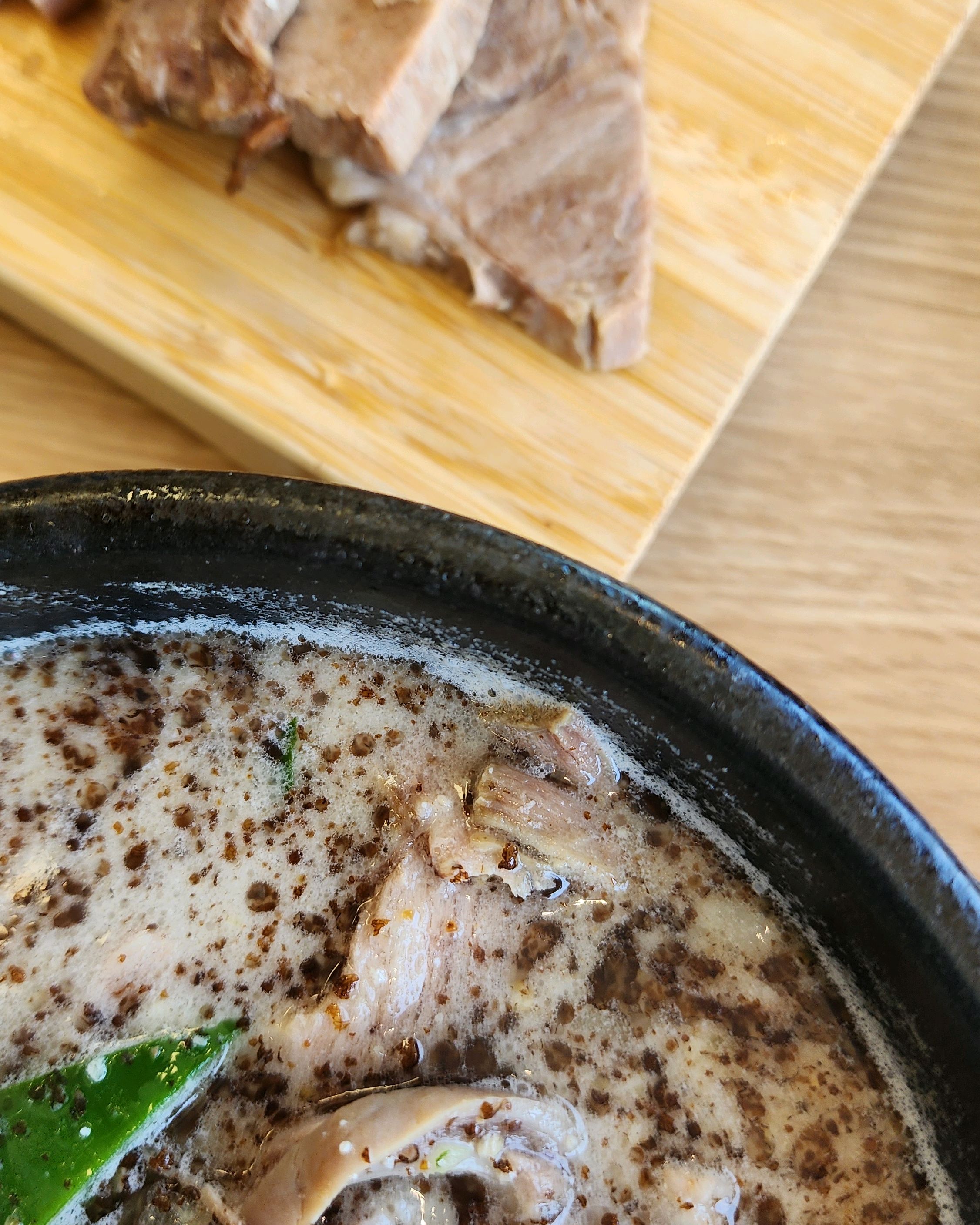 음식이 깔끔해요. 입맛 까다로우신 어머니가 맛있다고 하시네요. 순대국 좋아하지 않는 저도