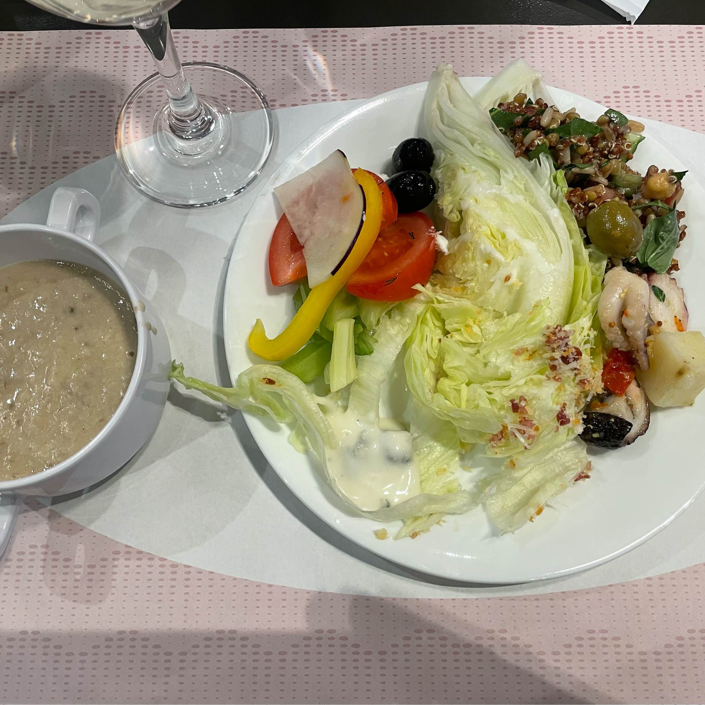 샐러드 신선하고 맛있었어요. - 합정역 맛집 빕스 합정역점