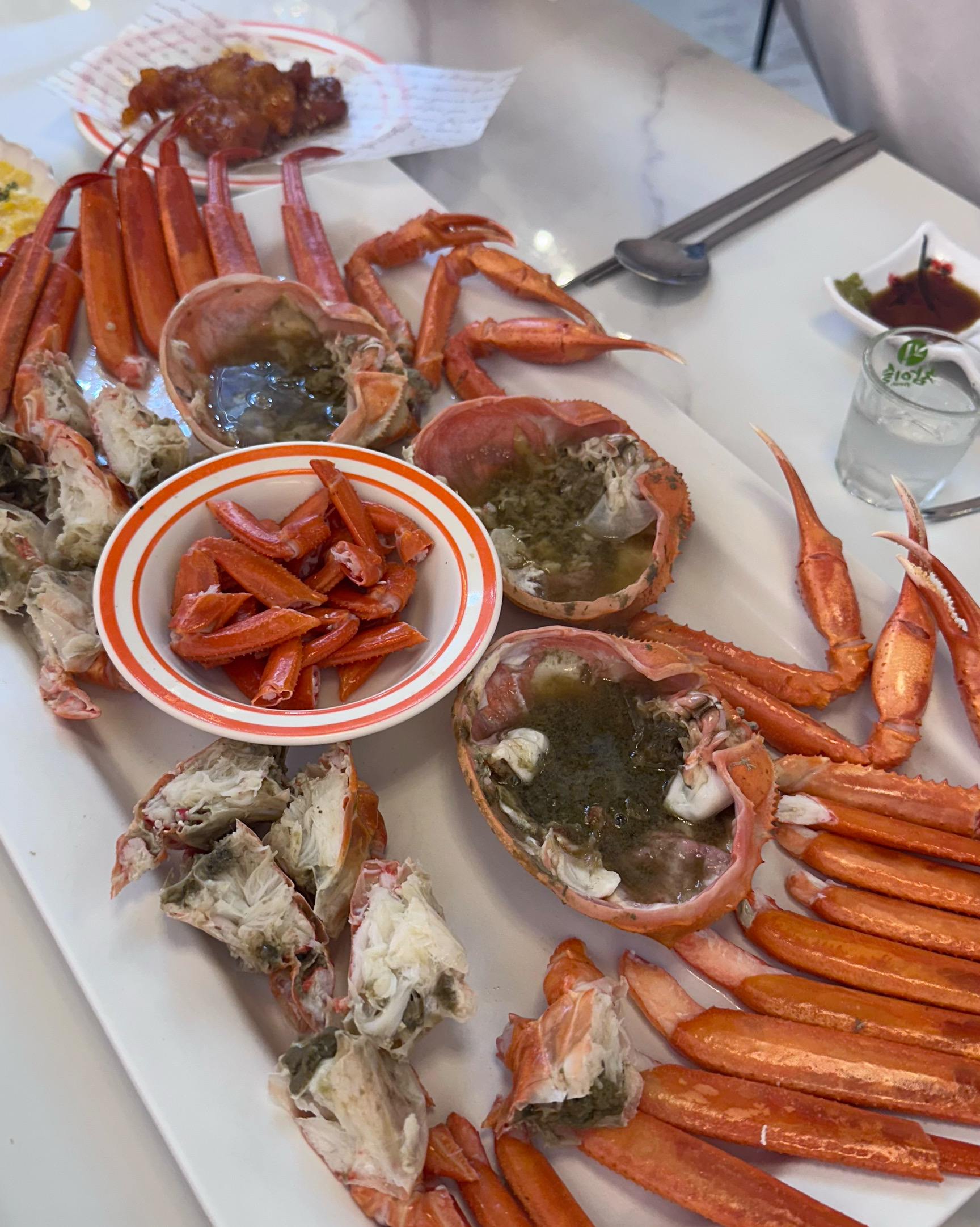 근처 밥 먹을 곳 찾아보다가 맛있어보여서 들어왔는데 음식도 푸짐하고 구성도 좋아서 너무 맛