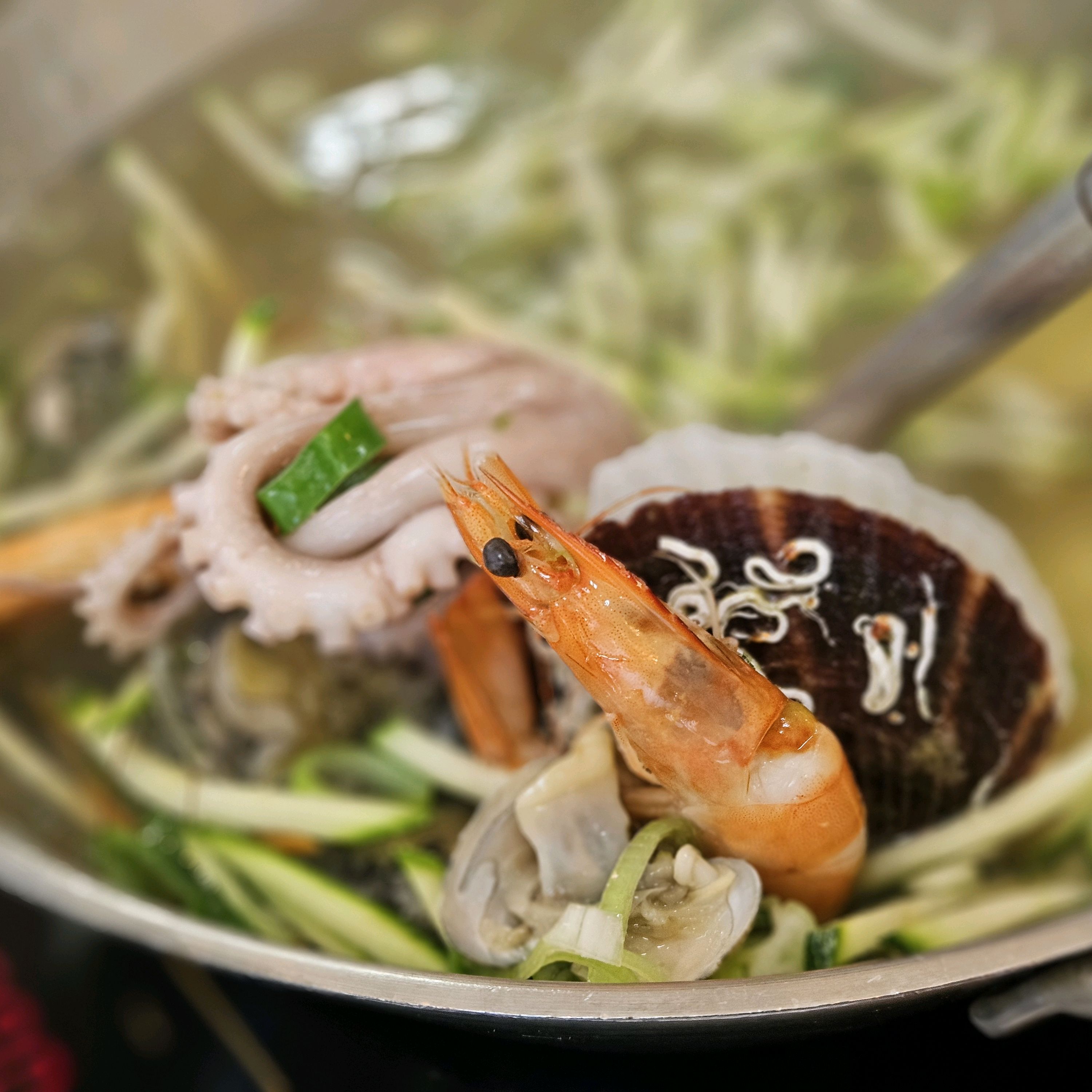 건강한 맛으로 가족들과 함께 가기 좋아요. - 인천 맛집 가온칼국수 송도본점