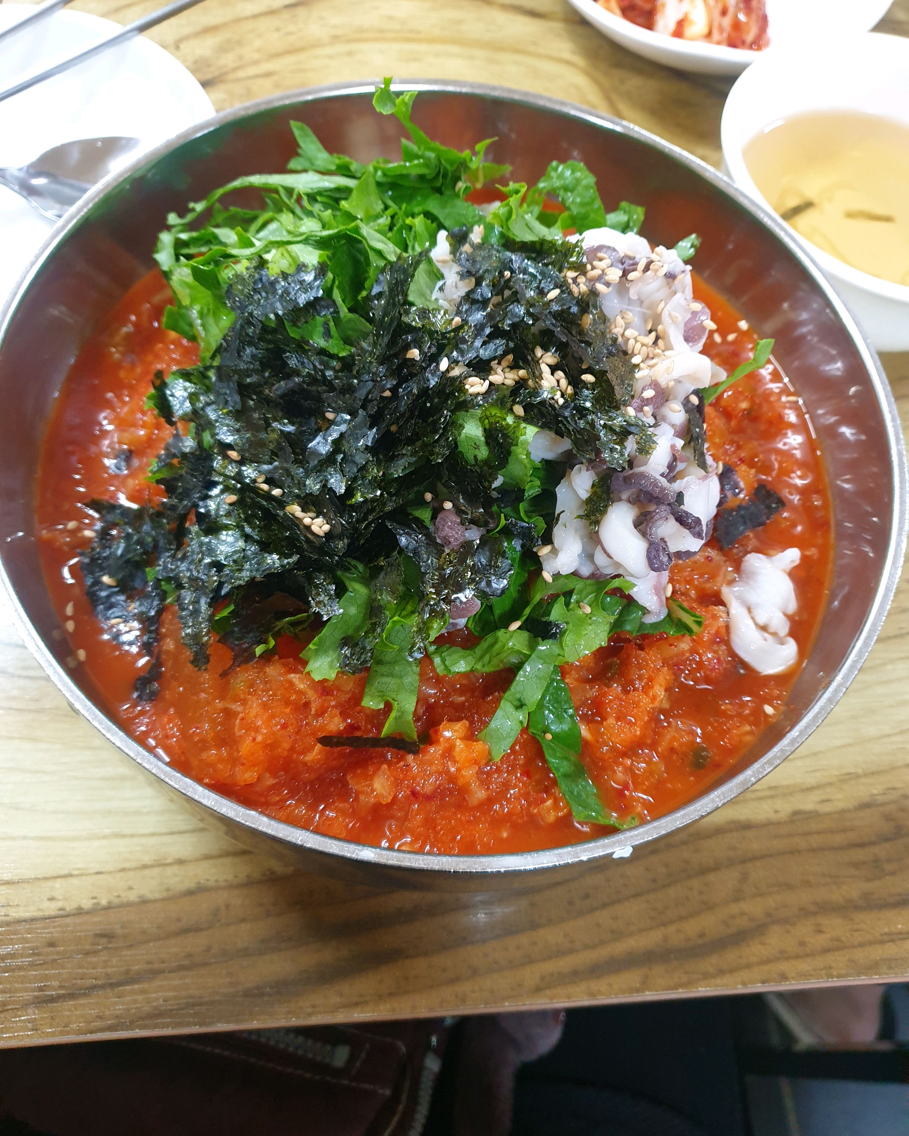 문어국밥에 문어가 연하니 먹기좋아여. - 아바이마을 맛집 속초문어국밥
