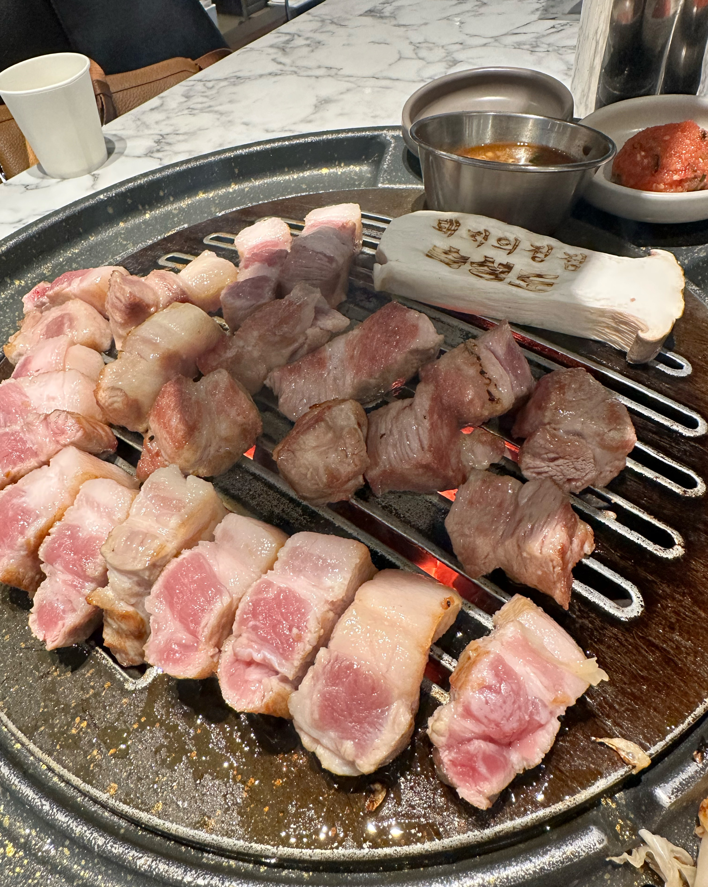 고기향이 진하고 부드럽고 맛있어요 - 제주 맛집 숙성도 중문점