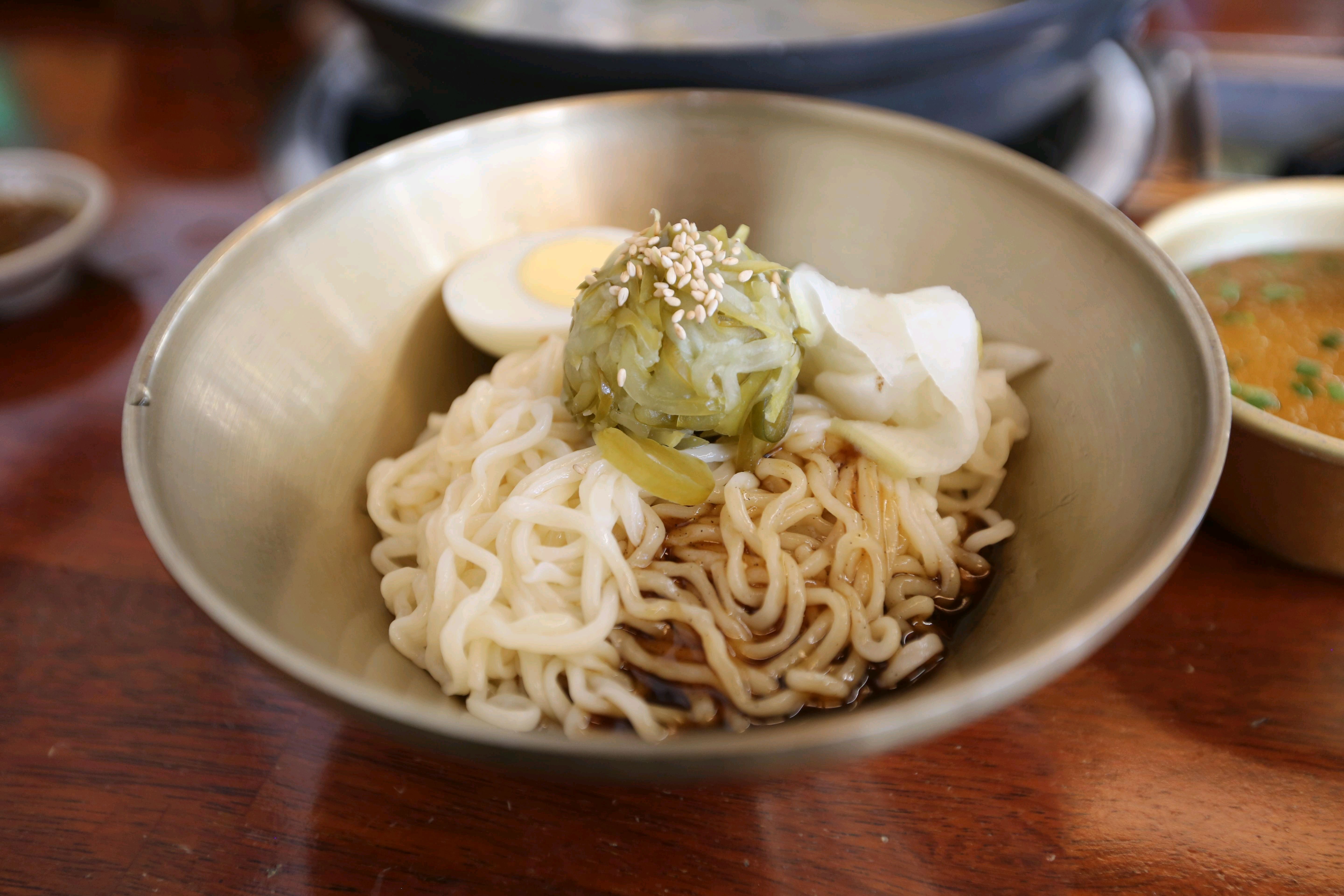 국물이 깔끔하고 얼큰한맛이 정말 좋아요. 담백한맛도 있는데 저는 얼큰한 맛을 더 좋아해서