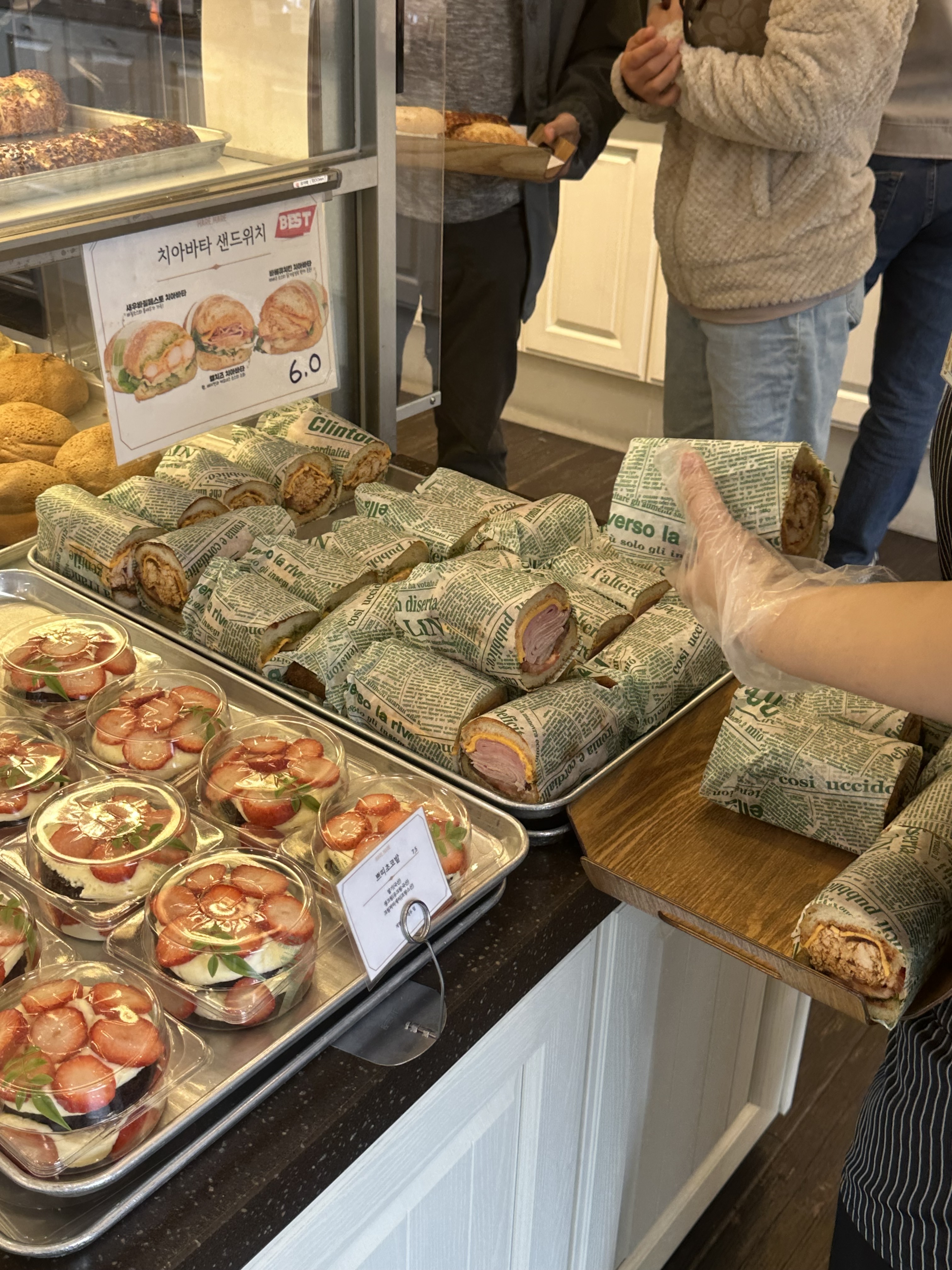 빵투어 겸 여행 삼아 방문한 대전에서 유일하게 구매한 빵이에요..성심당, 정동,콜드버터,몽